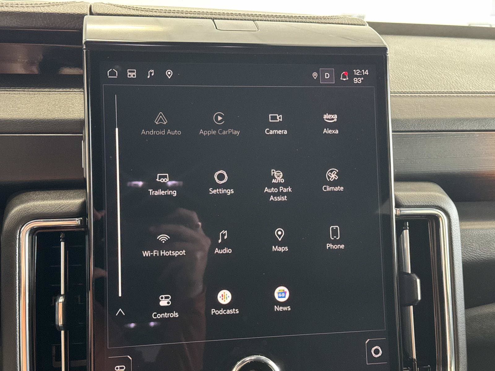 2025 GMC Yukon Denali - Photo 16