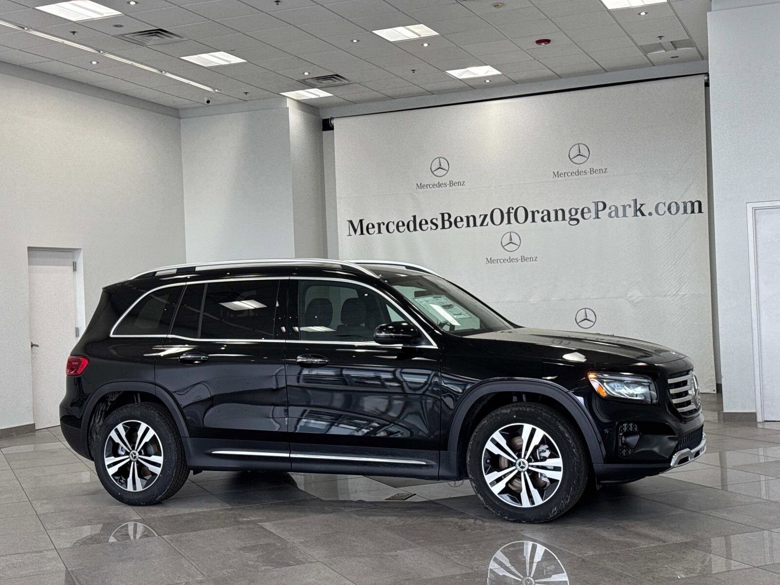 2025 Mercedes Benz GLB 250 photo 2