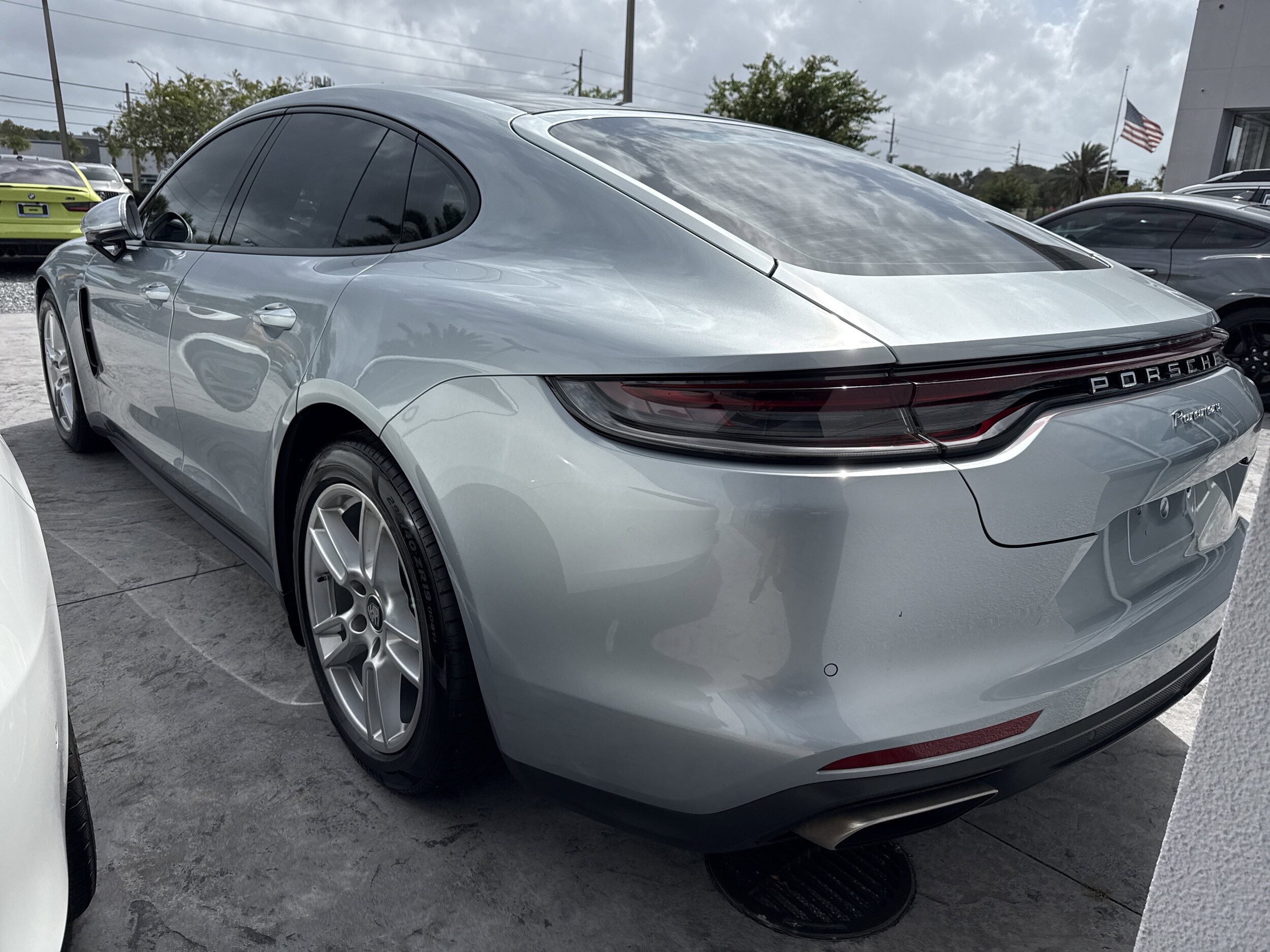 2021 Porsche Panamera photo 3