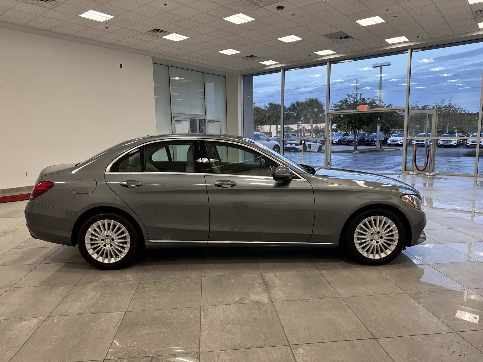 2017 Mercedes Benz C 300 photo 4