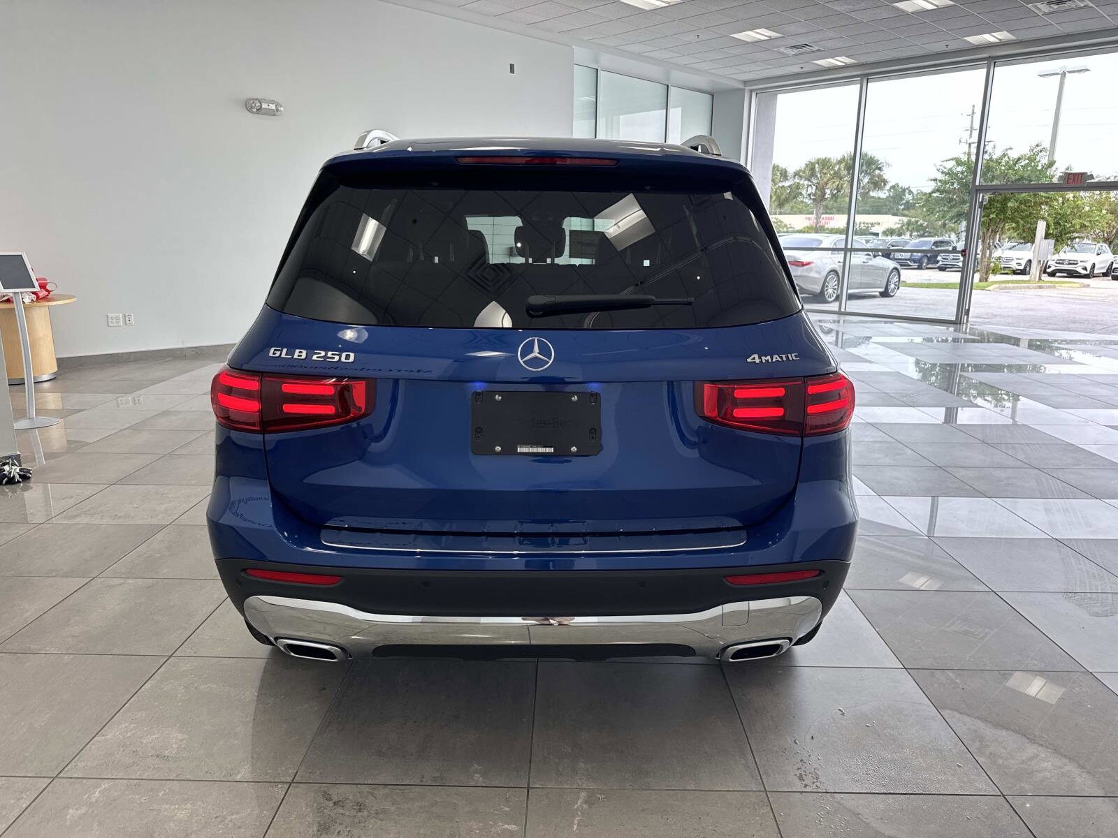 2026 Mercedes Benz GLB 250 4MATIC photo 4