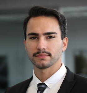 Staff member Deniz Aslan from ID_58c5bb53fc13