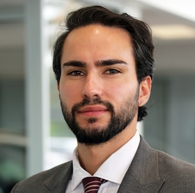 Staff member Deniz Aslan from ID_58c5bb53fc13