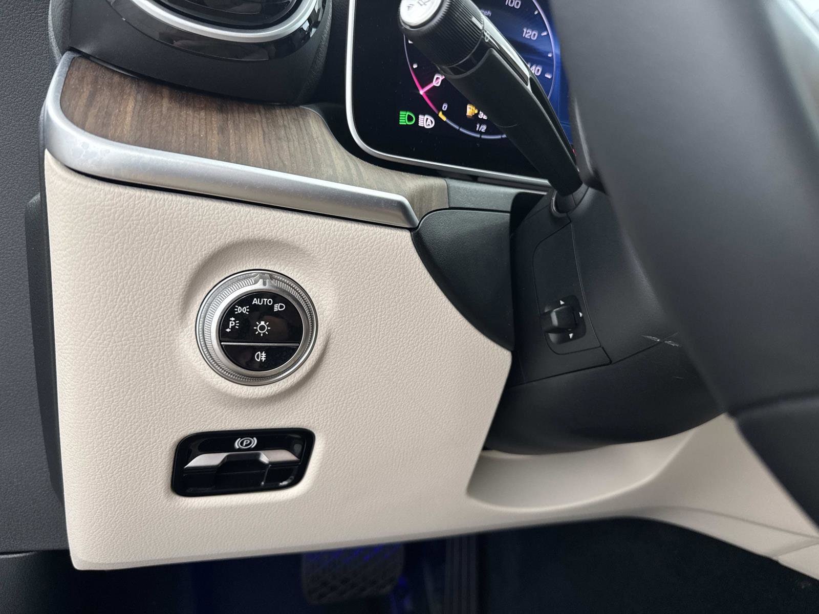 2025 Mercedes-Benz C-Class Sedan C 300 - Photo 29