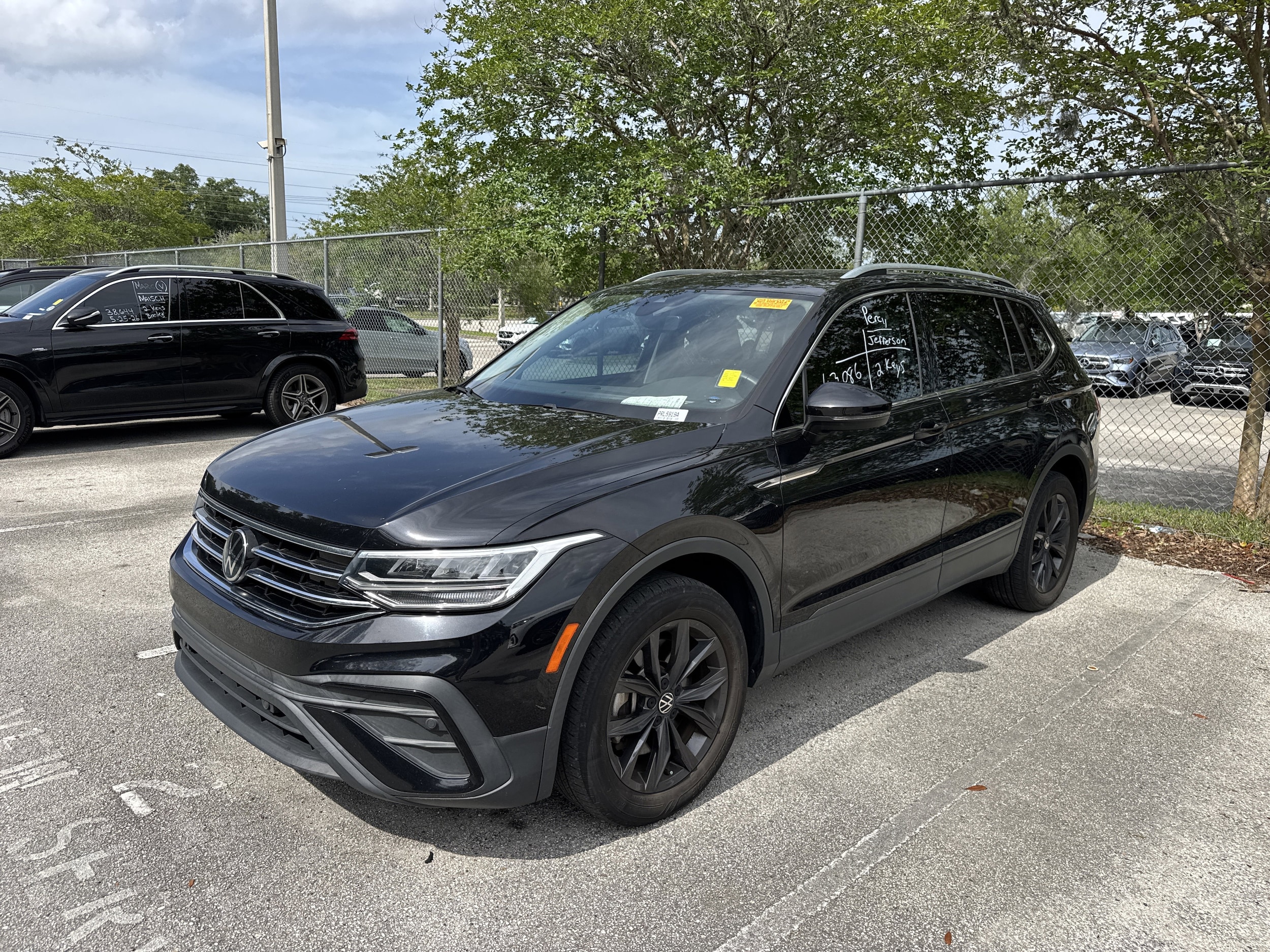 2022 Volkswagen Tiguan 2.0T SE's photo