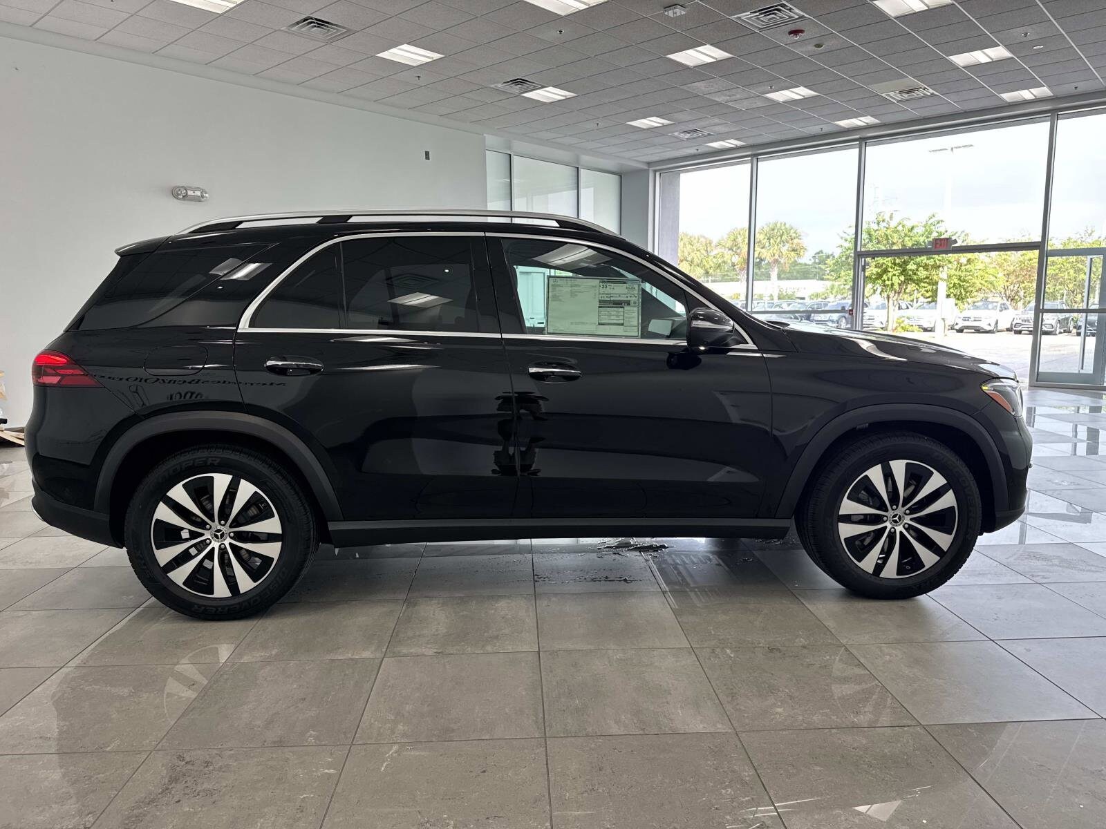 2025 Mercedes Benz GLE 350 4MATIC photo 2