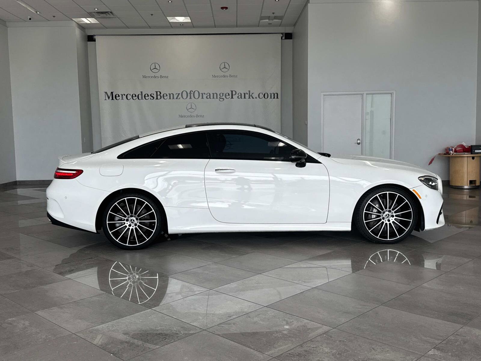 2022 Mercedes Benz E 450 Coupe photo 3