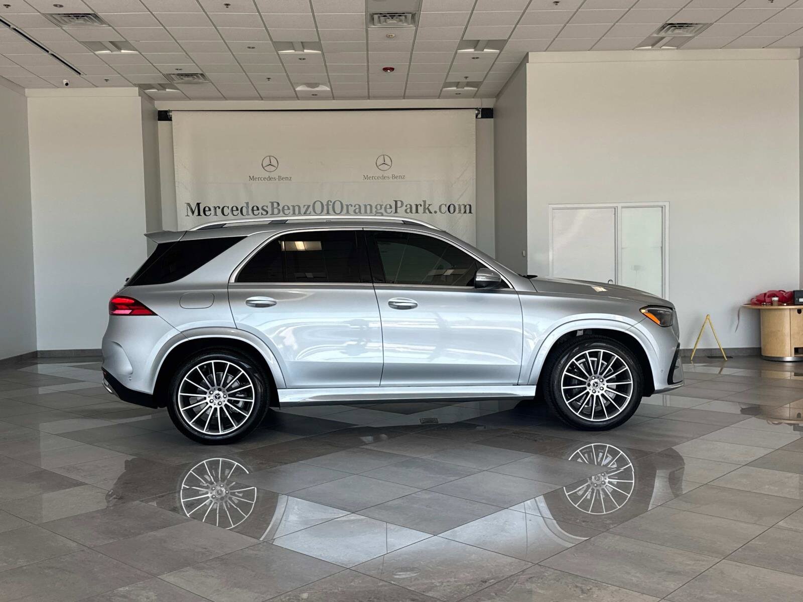 2024 Mercedes Benz GLE 450 4MATIC photo 2