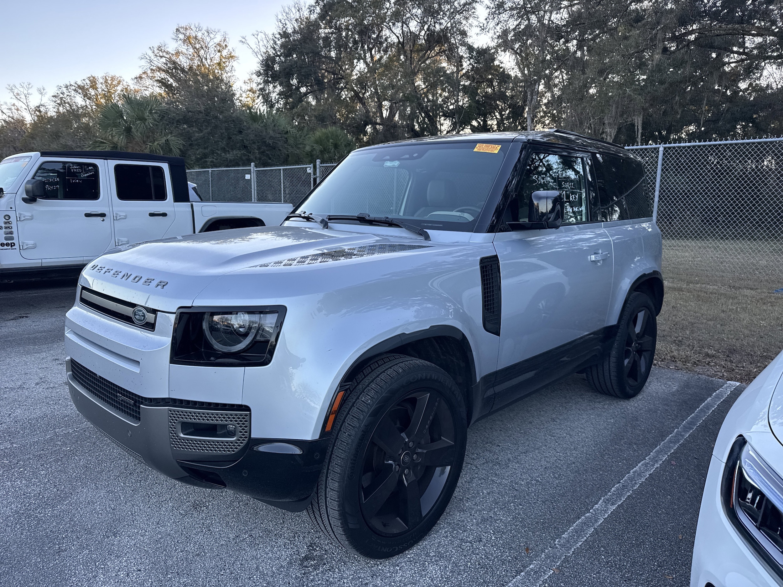 2023 Land Rover Defender X-Dynamic SE's photo