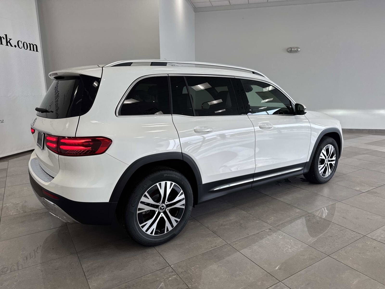 2026 Mercedes Benz GLB 250 photo 2