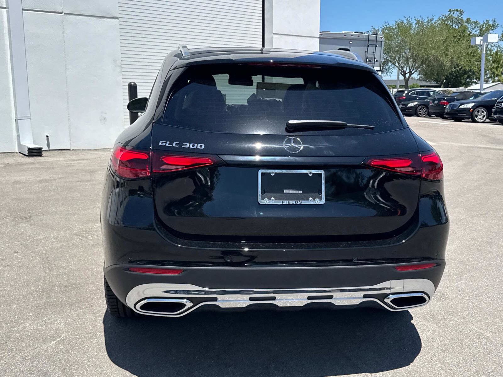 2025 Mercedes Benz GLC 300 photo 4