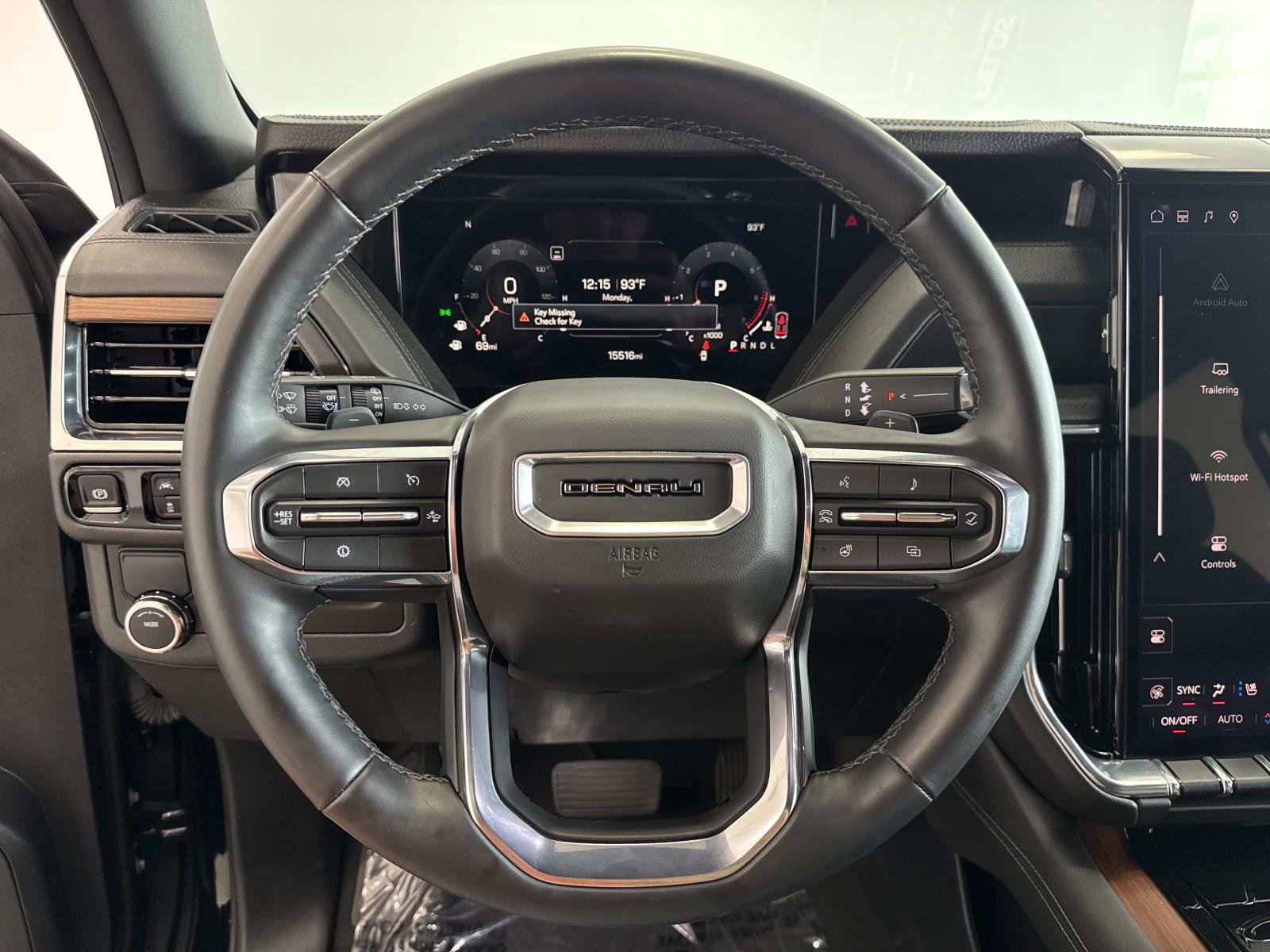 2025 GMC Yukon Denali - Photo 19