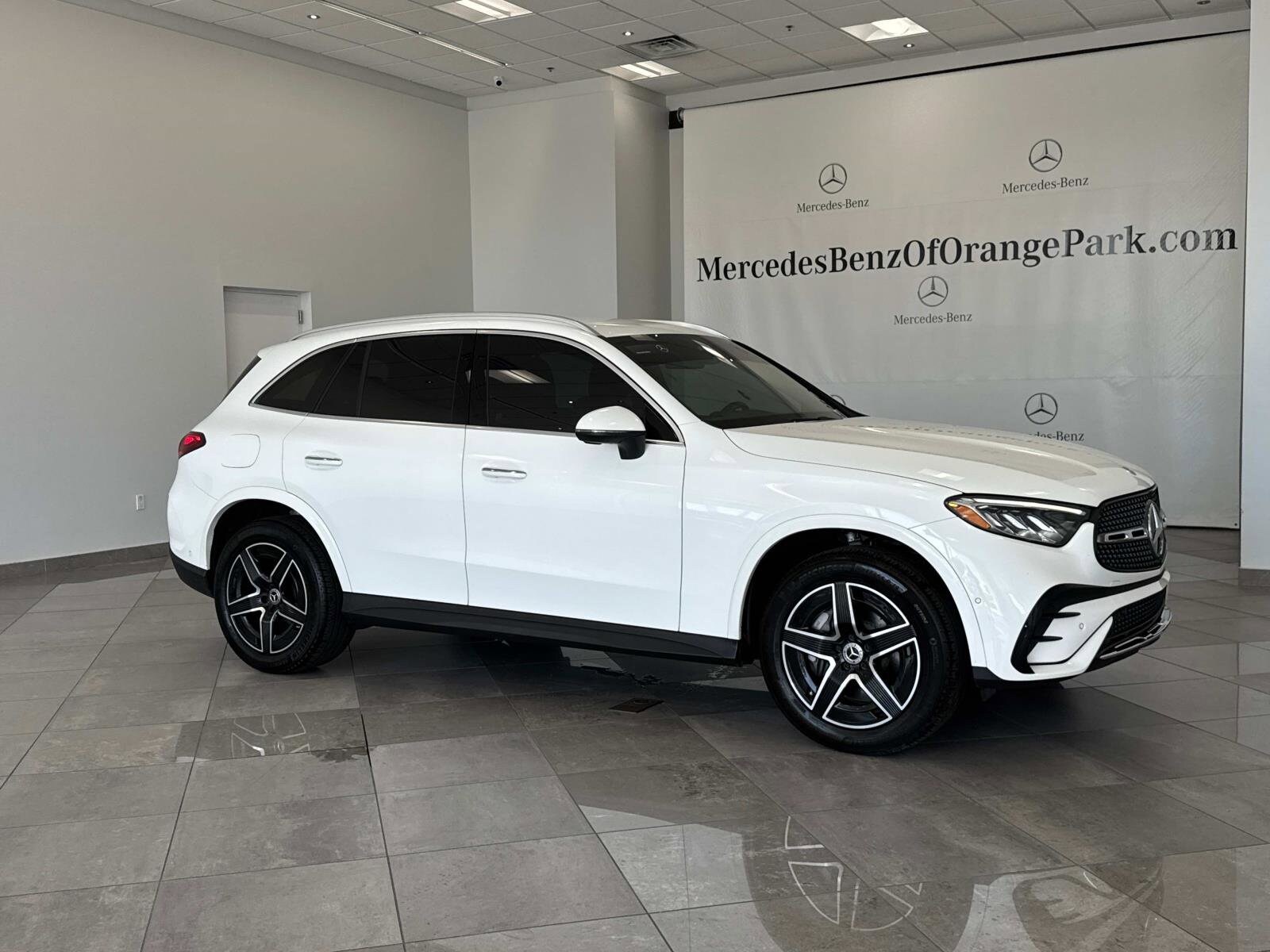 2024 Mercedes Benz GLC 300 4MATIC photo 2