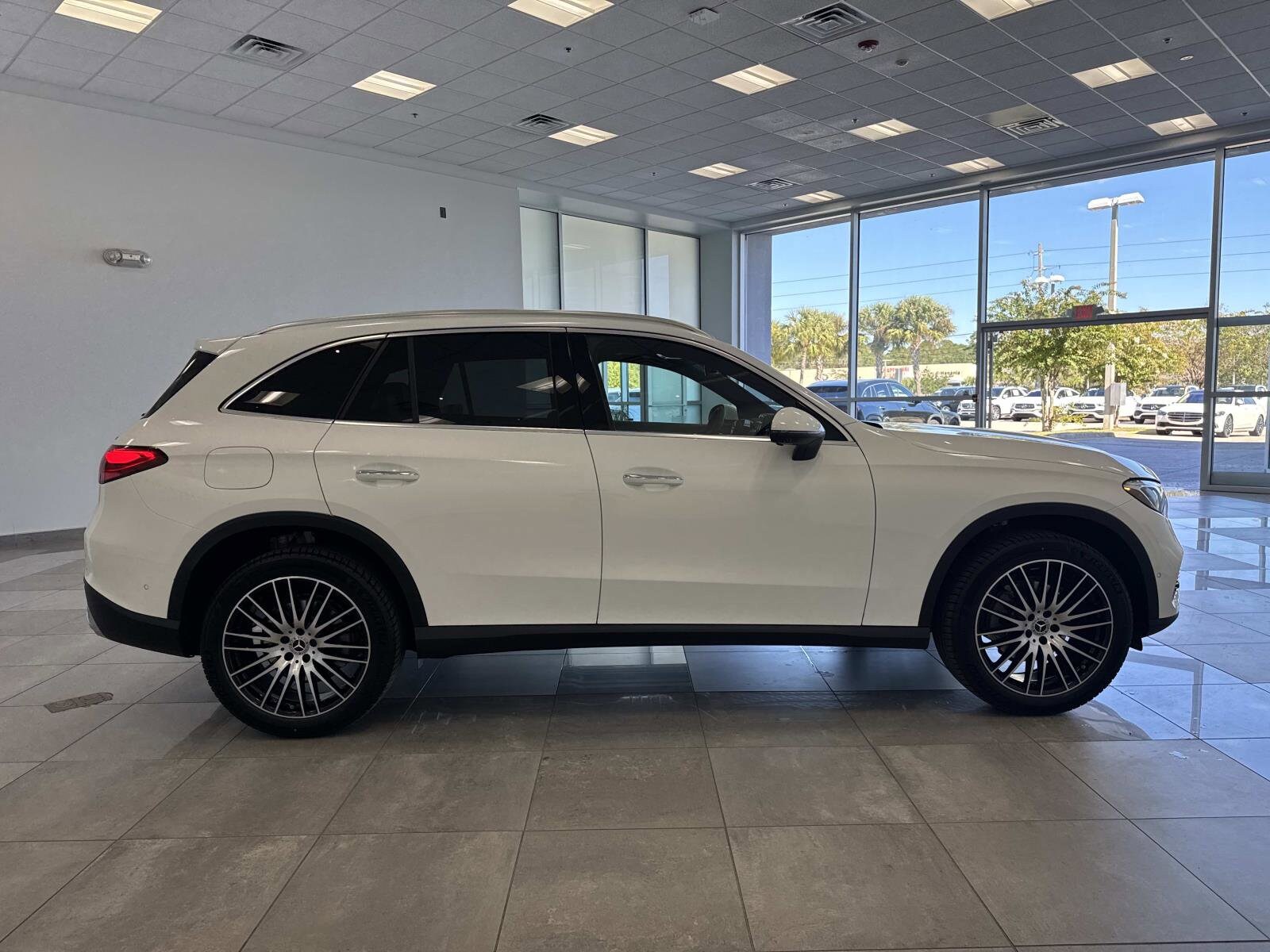 2026 Mercedes Benz GLC 300 4MATIC photo 4