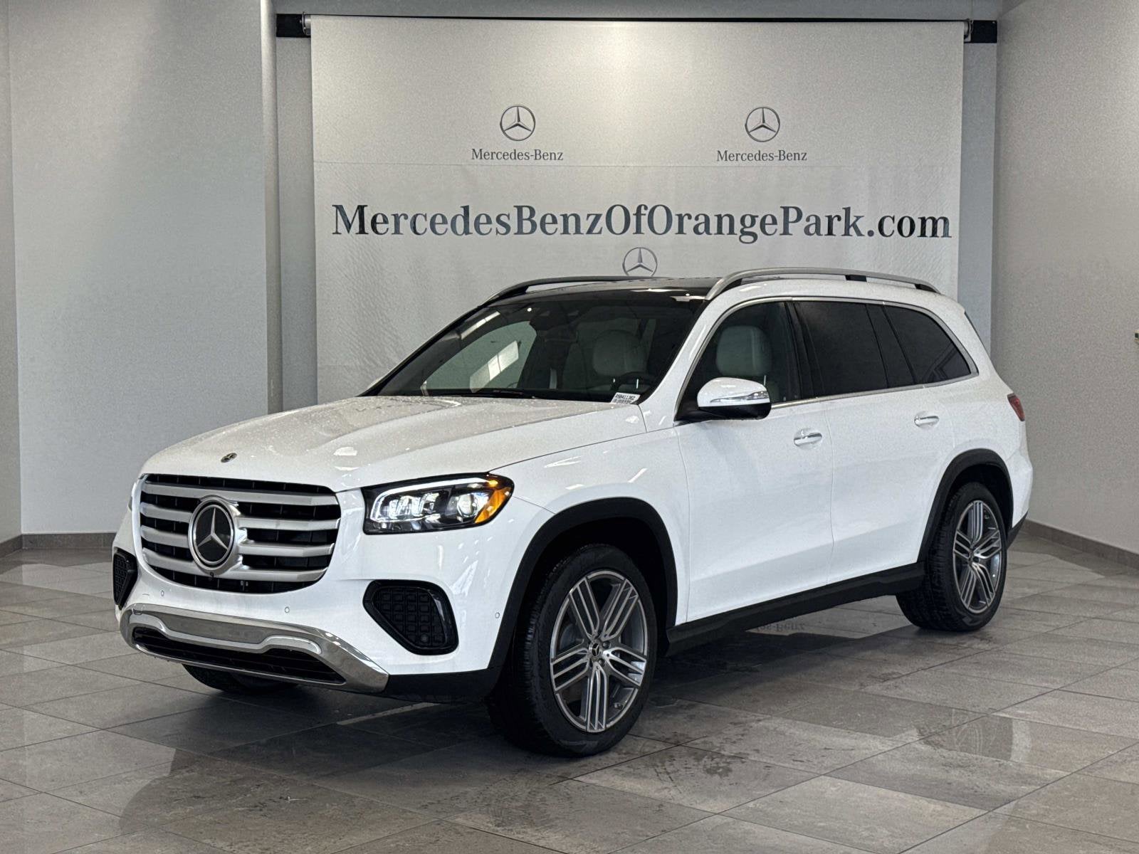 2025 Mercedes-Benz GLS Base's photo