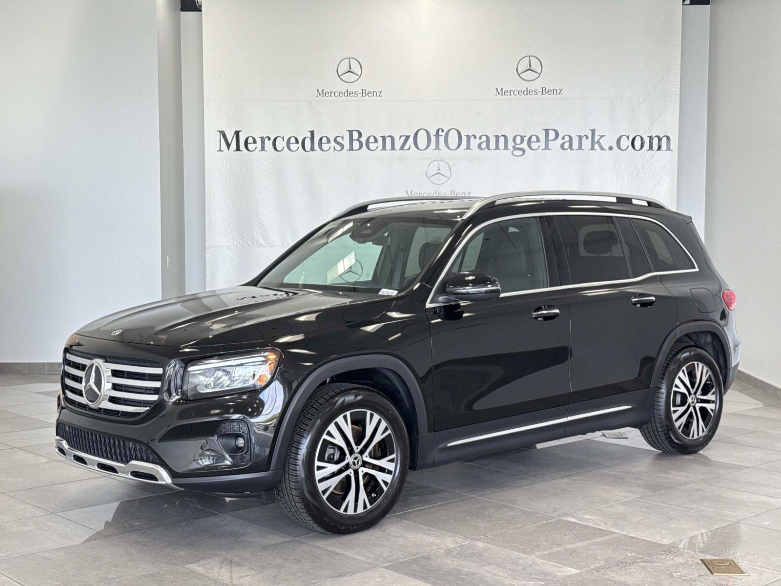 2025 Mercedes-Benz GLB Base's photo