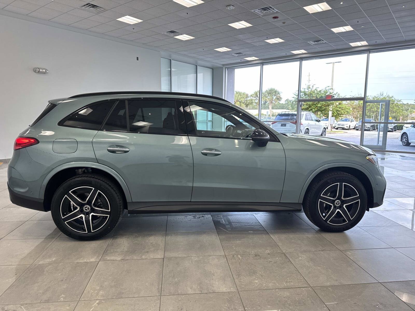 2026 Mercedes Benz GLC 300 4MATIC photo 4