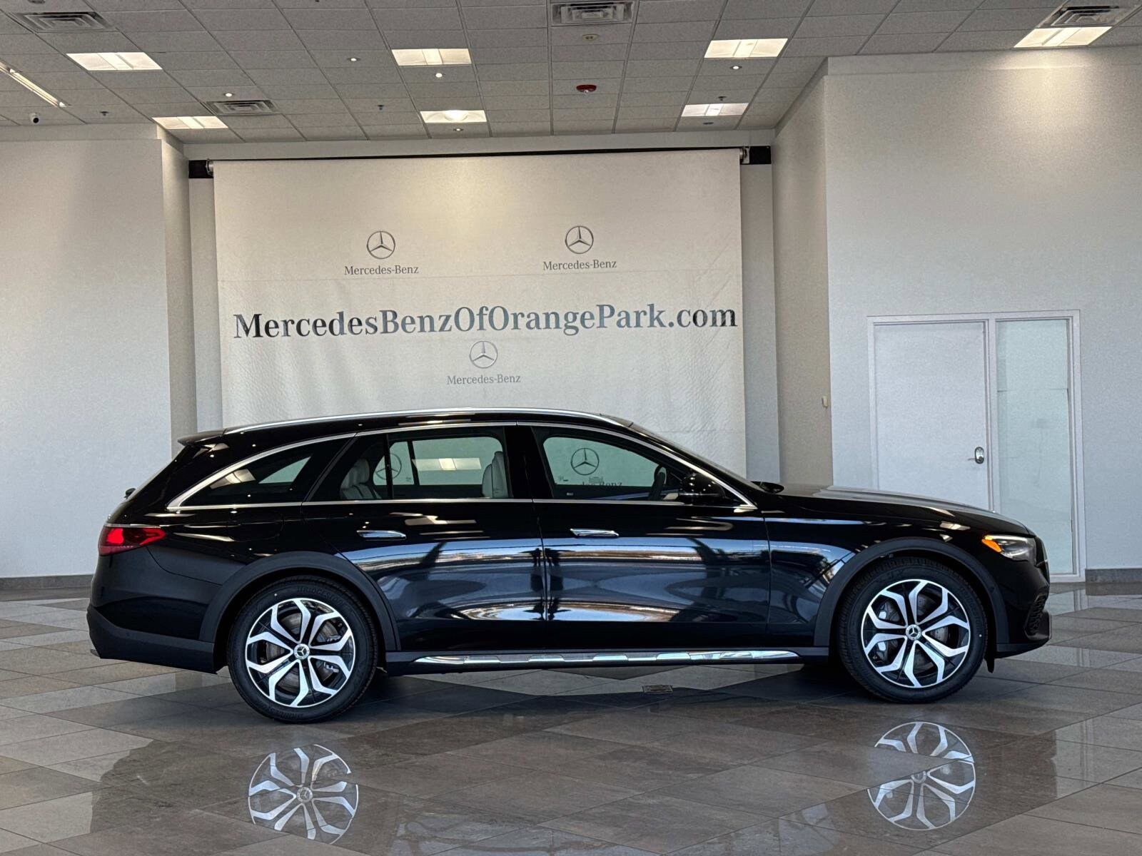 2025 Mercedes Benz E 450 4MATIC All-Terrain Wagon photo 3