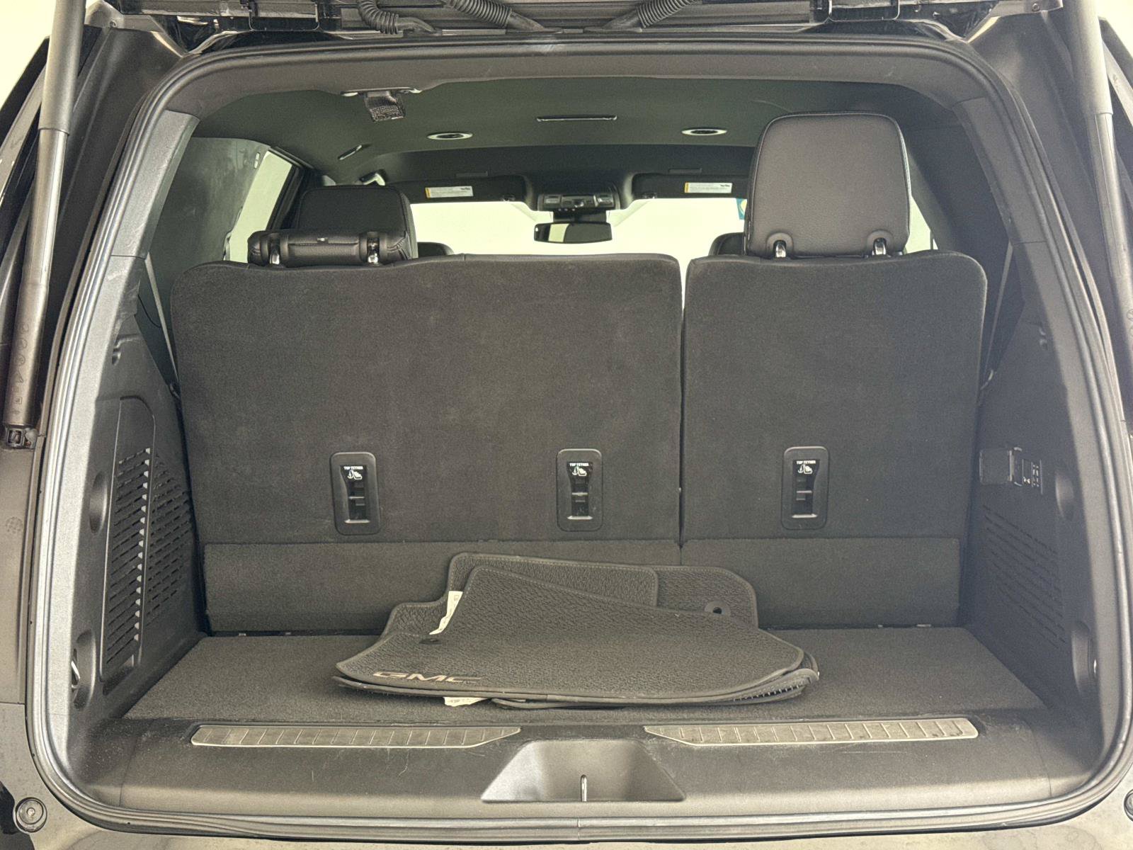 2025 GMC Yukon Denali - Photo 25