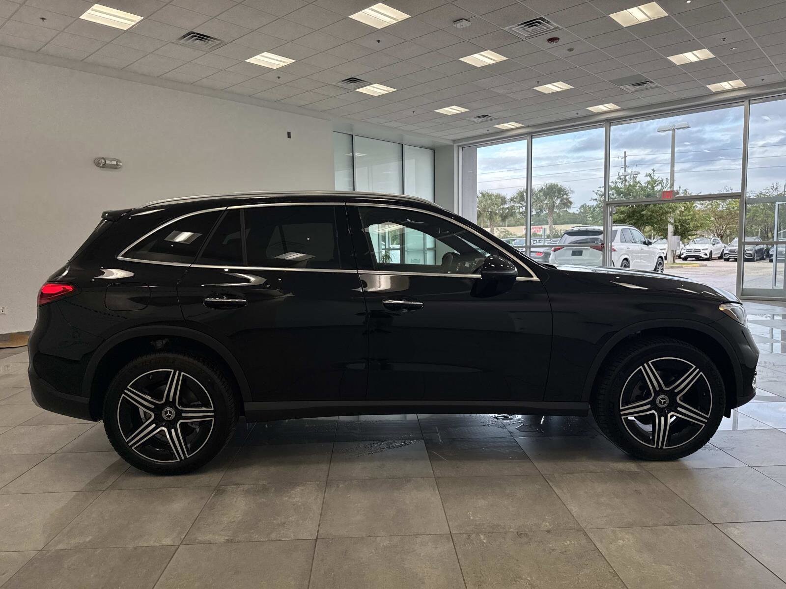 2026 Mercedes Benz GLC 300 4MATIC photo 4