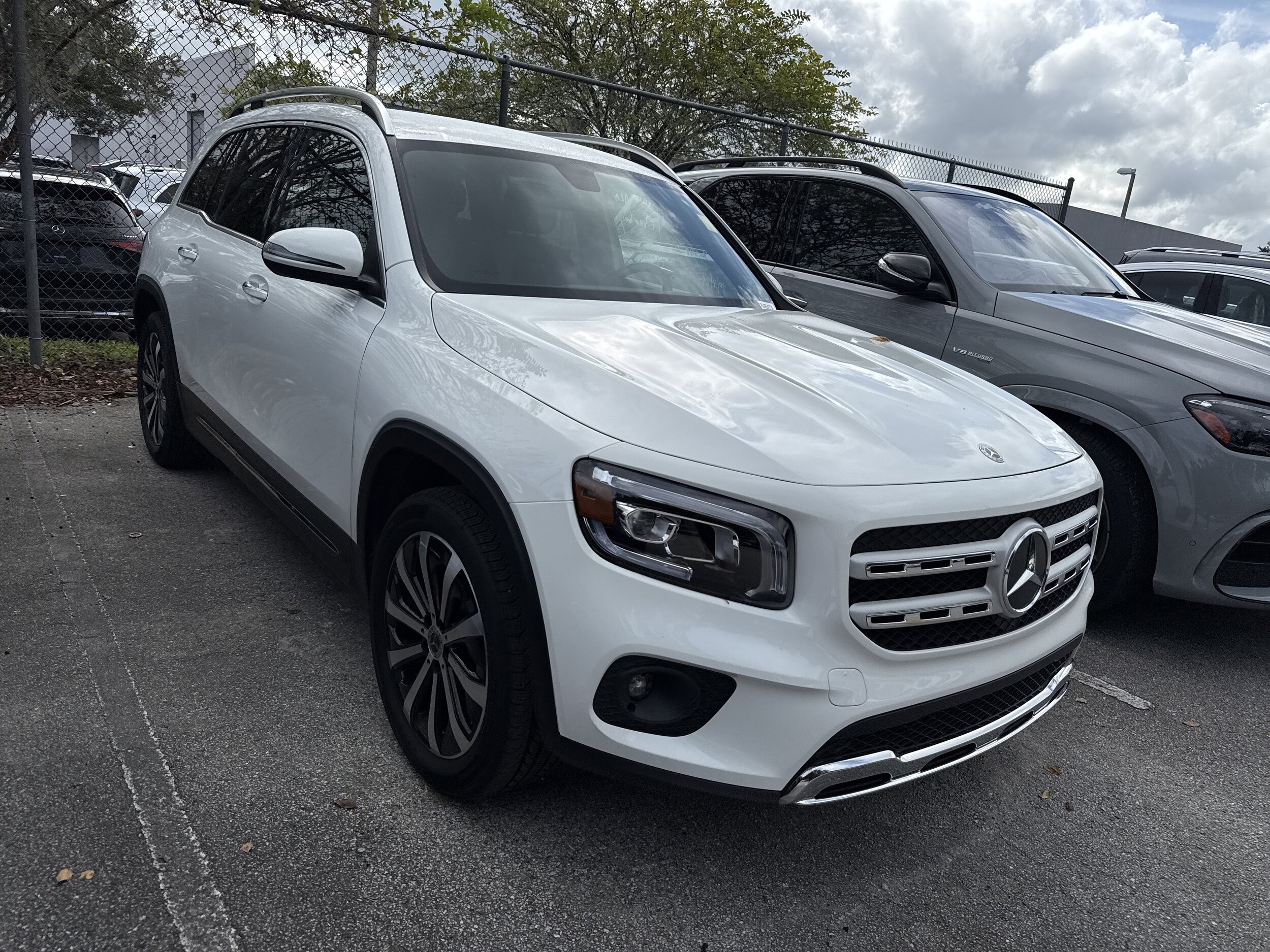 2022 Mercedes Benz GLB 250 photo 2