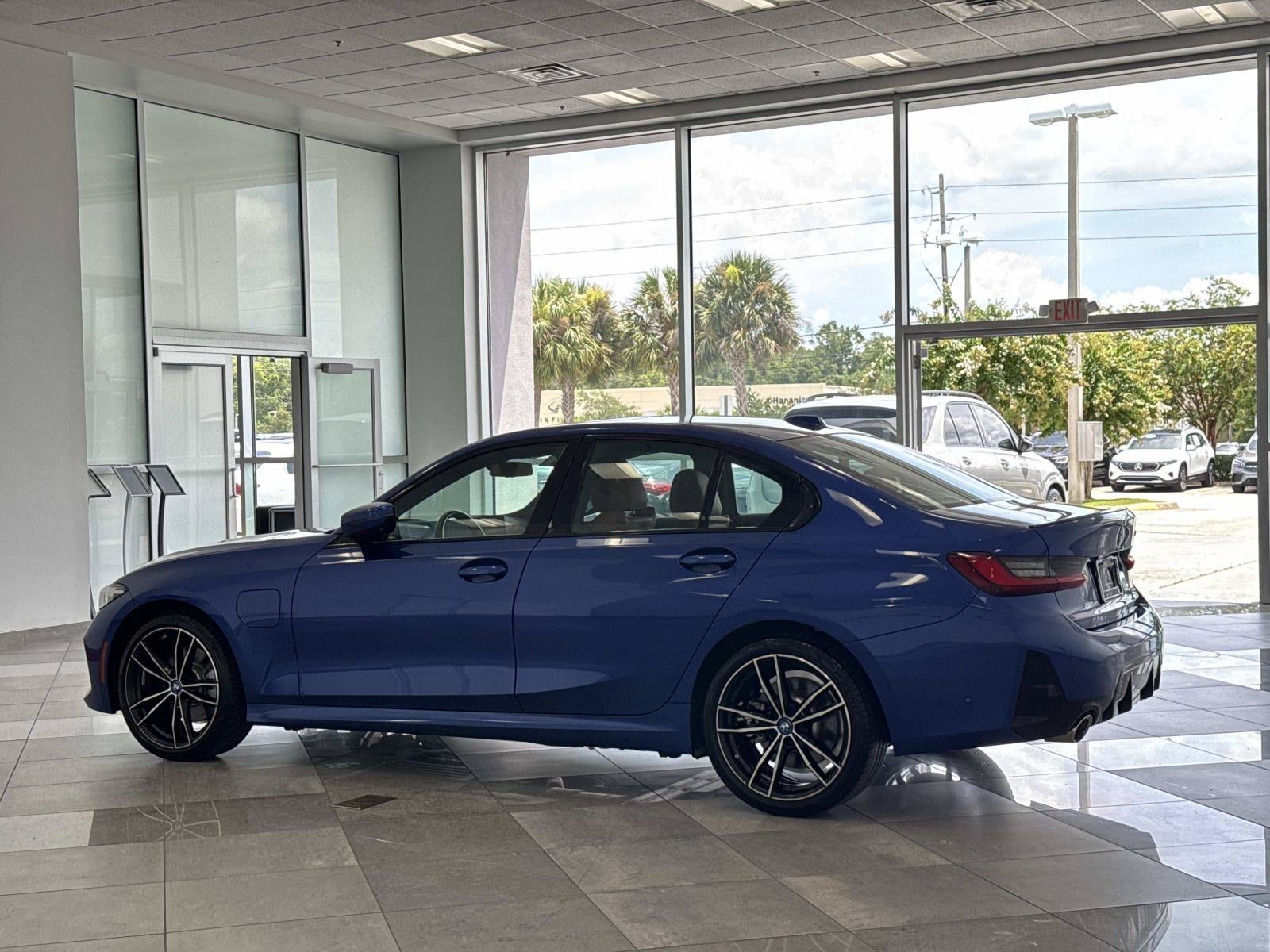 2024 BMW 3 Series 330e - Photo 27