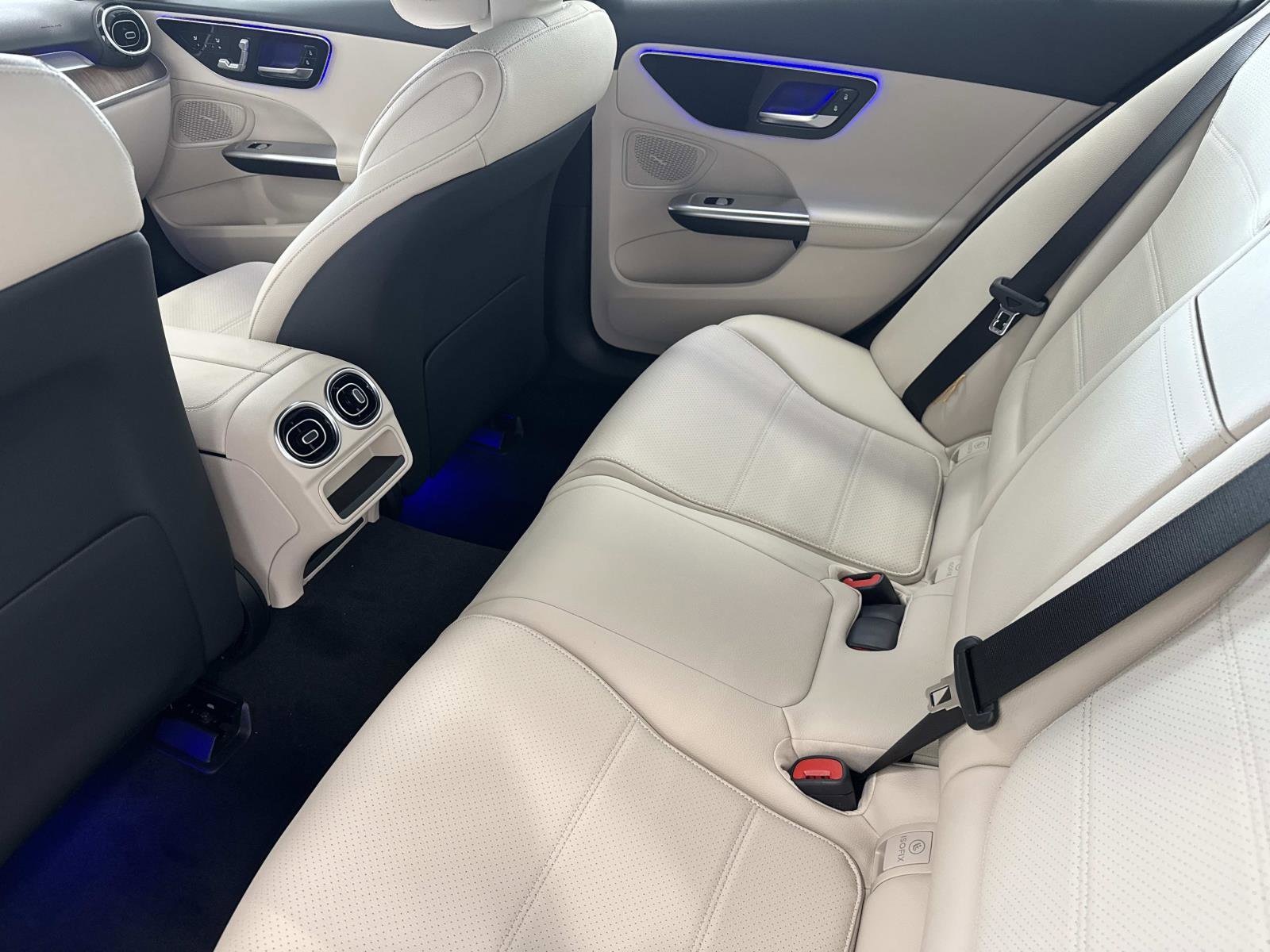 2025 Mercedes-Benz C-Class Sedan C 300 - Photo 13