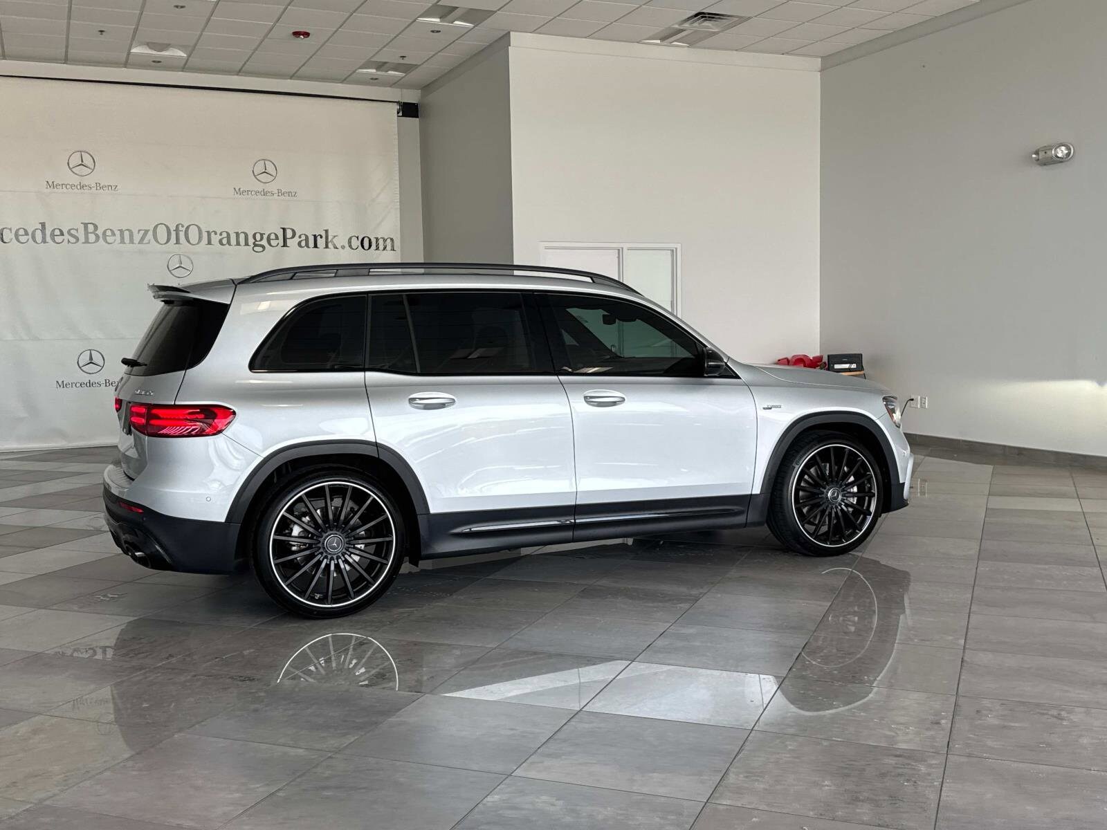2024 Mercedes Benz GLB AMG 35 4MATIC photo 4