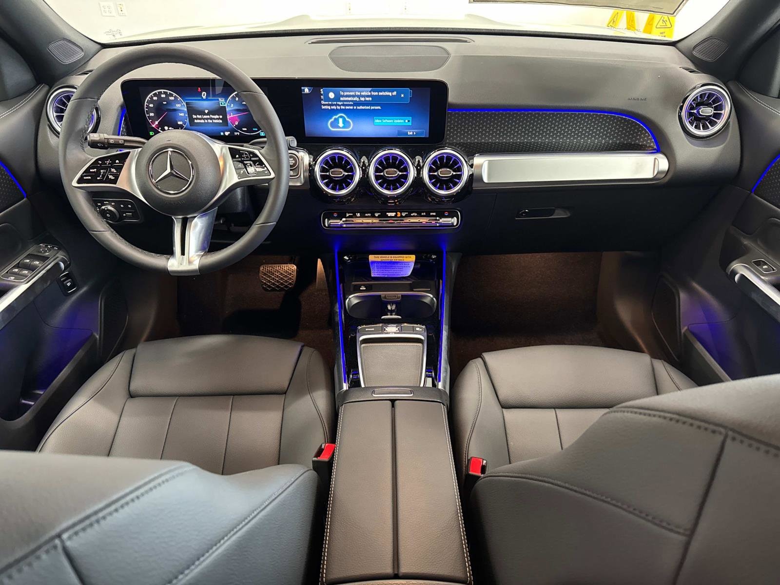 2025 Mercedes Benz GLB 250 photo 4
