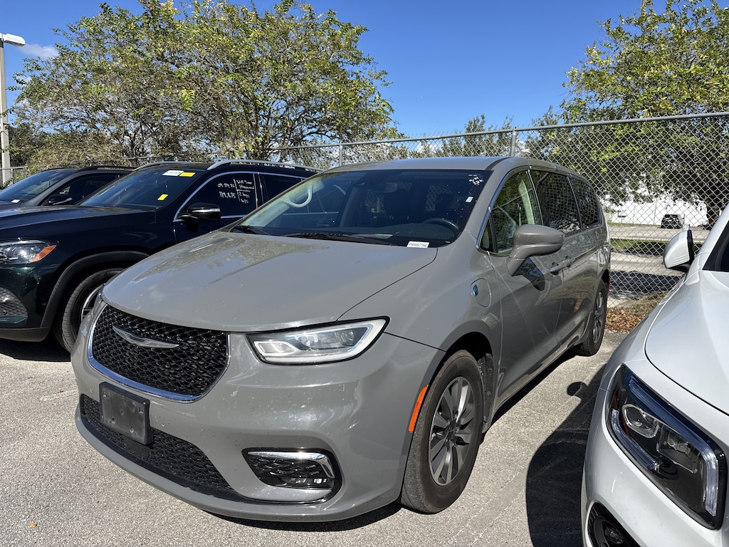 Used 2022 Chrysler Pacifica Hybrid Touring L Van Passenger Van