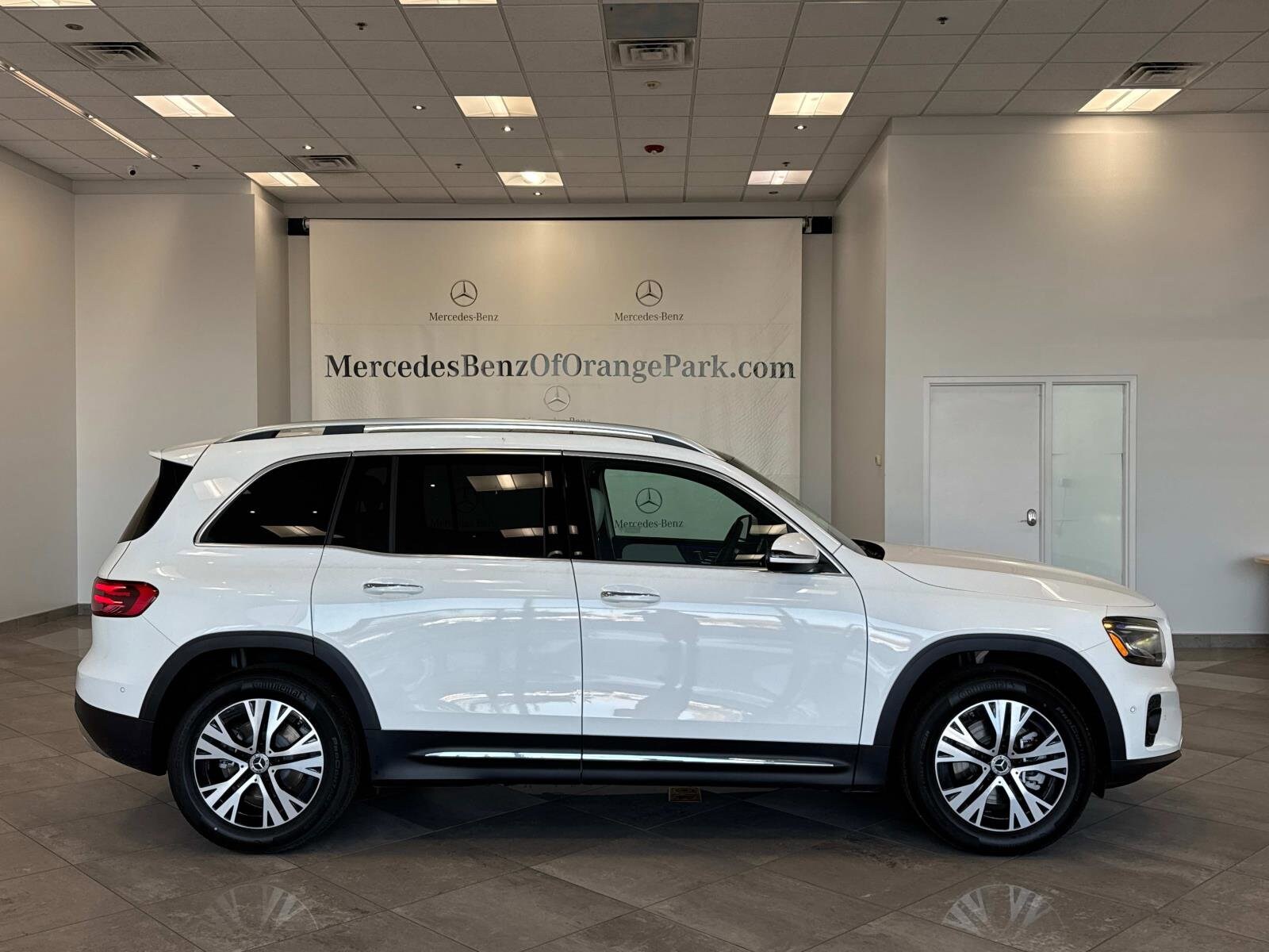 2025 Mercedes Benz GLB 250 photo 3