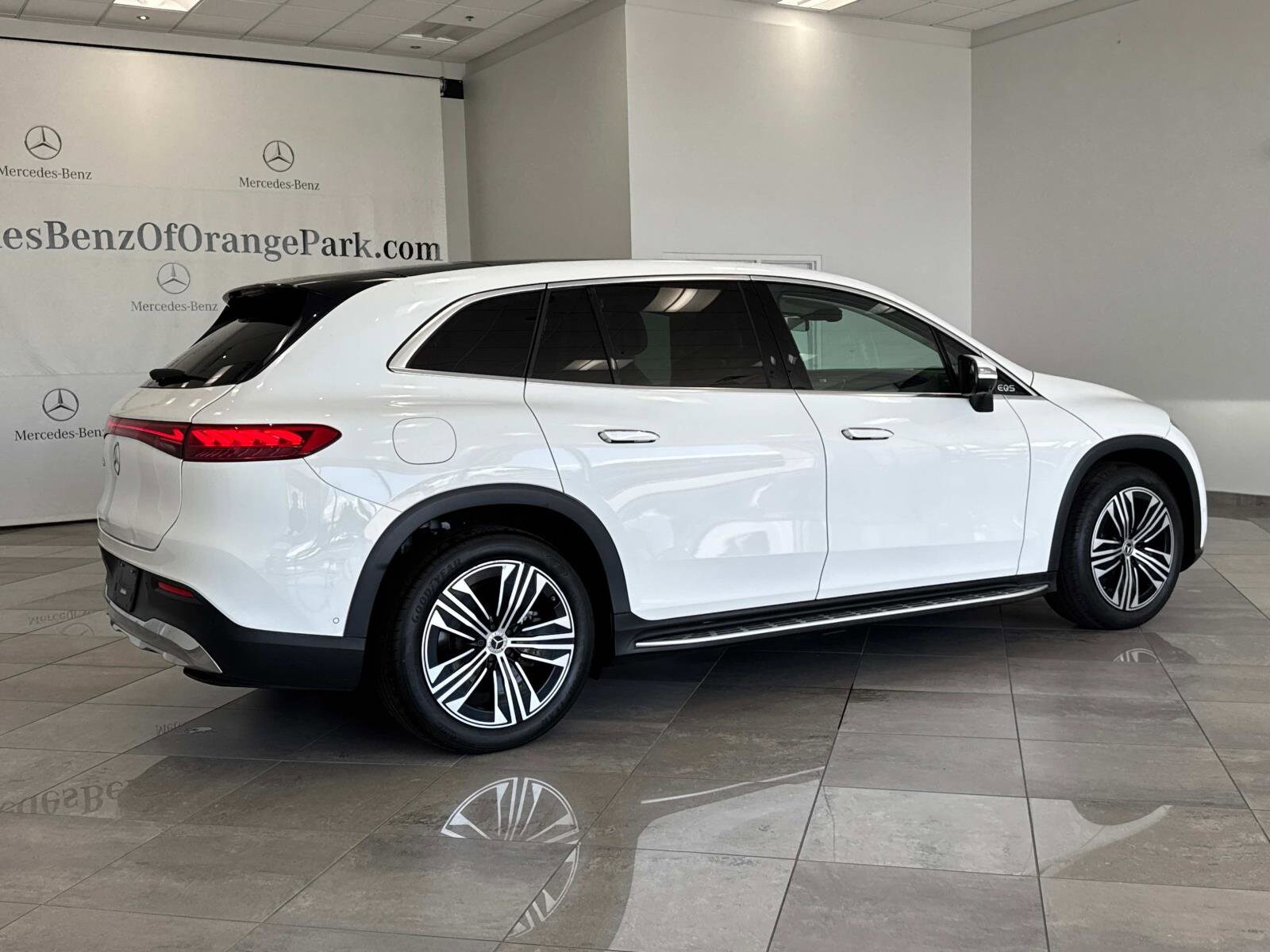 2023 Mercedes Benz EQS SUV 450 photo 3
