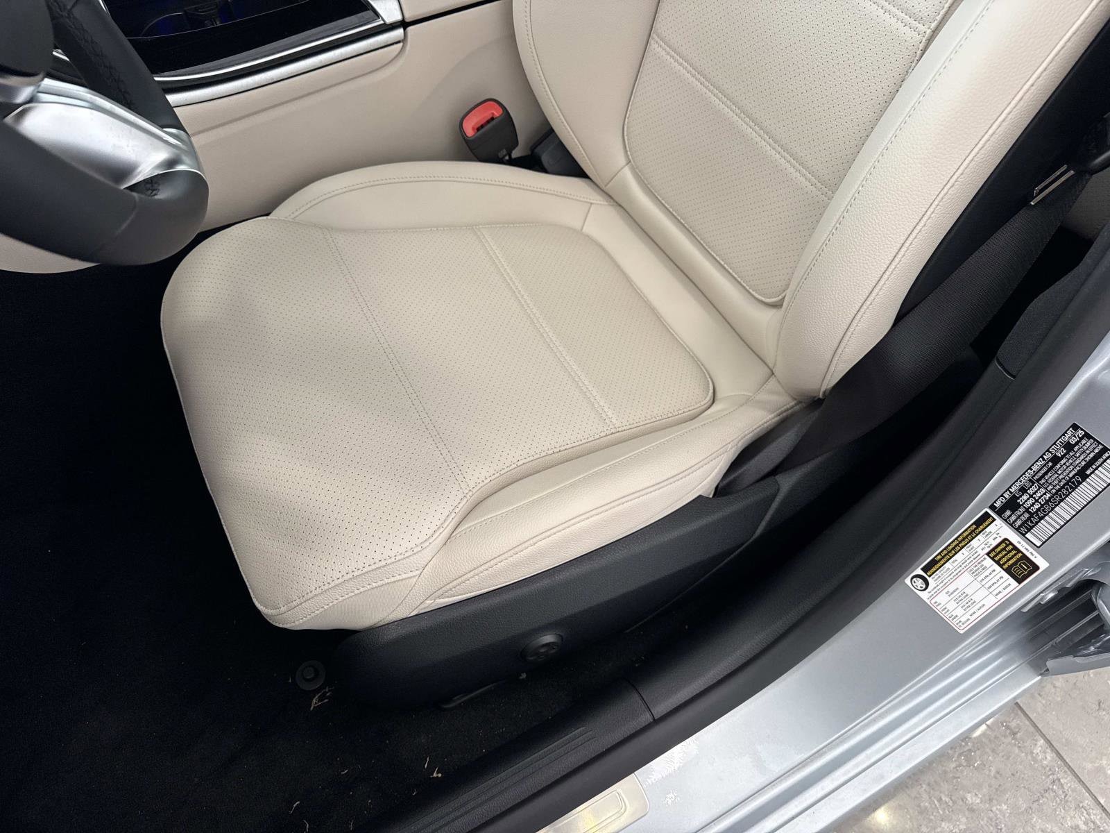2025 Mercedes-Benz C-Class Sedan C 300 - Photo 18