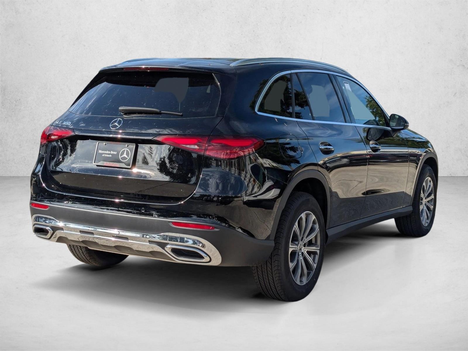 2025 Mercedes Benz GLC 300 photo 2