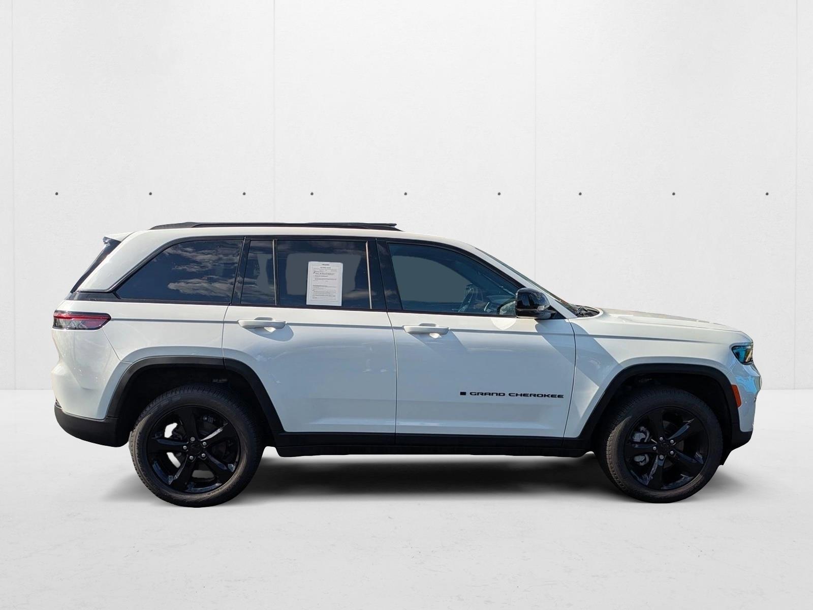 2025 Jeep Grand Cherokee Limited photo 4