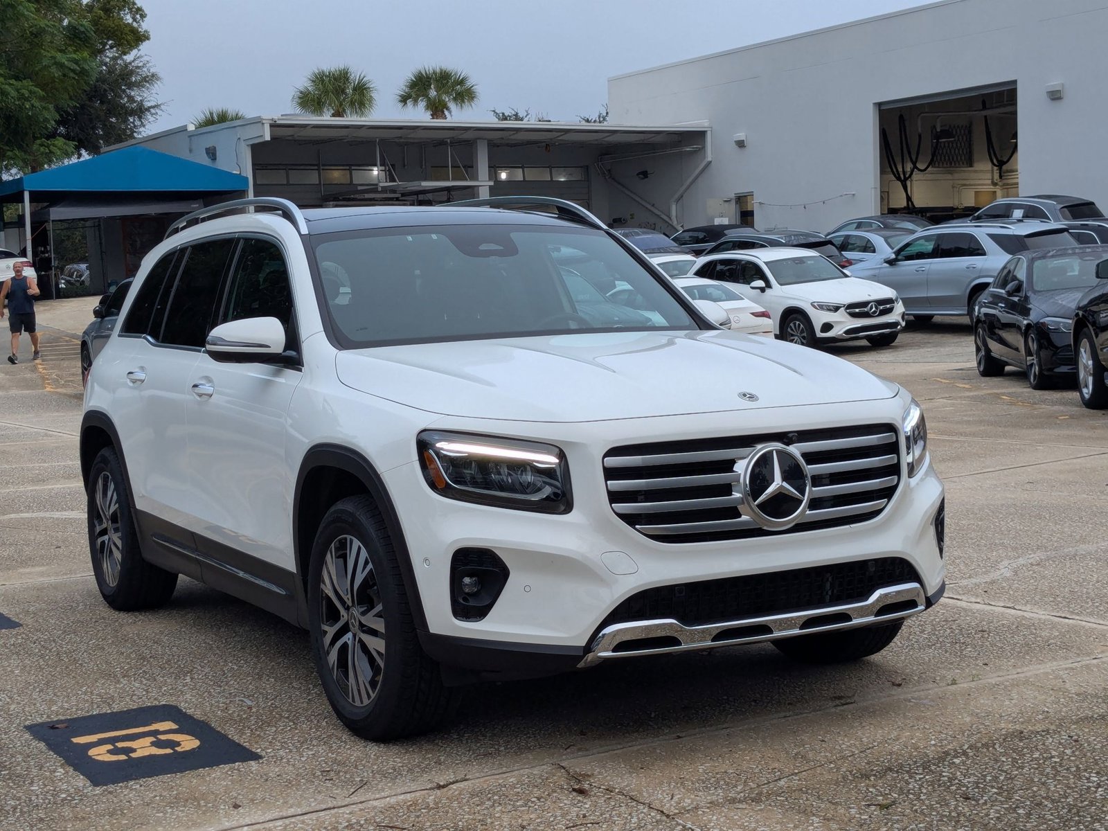 2025 Mercedes Benz GLB 250 photo 3