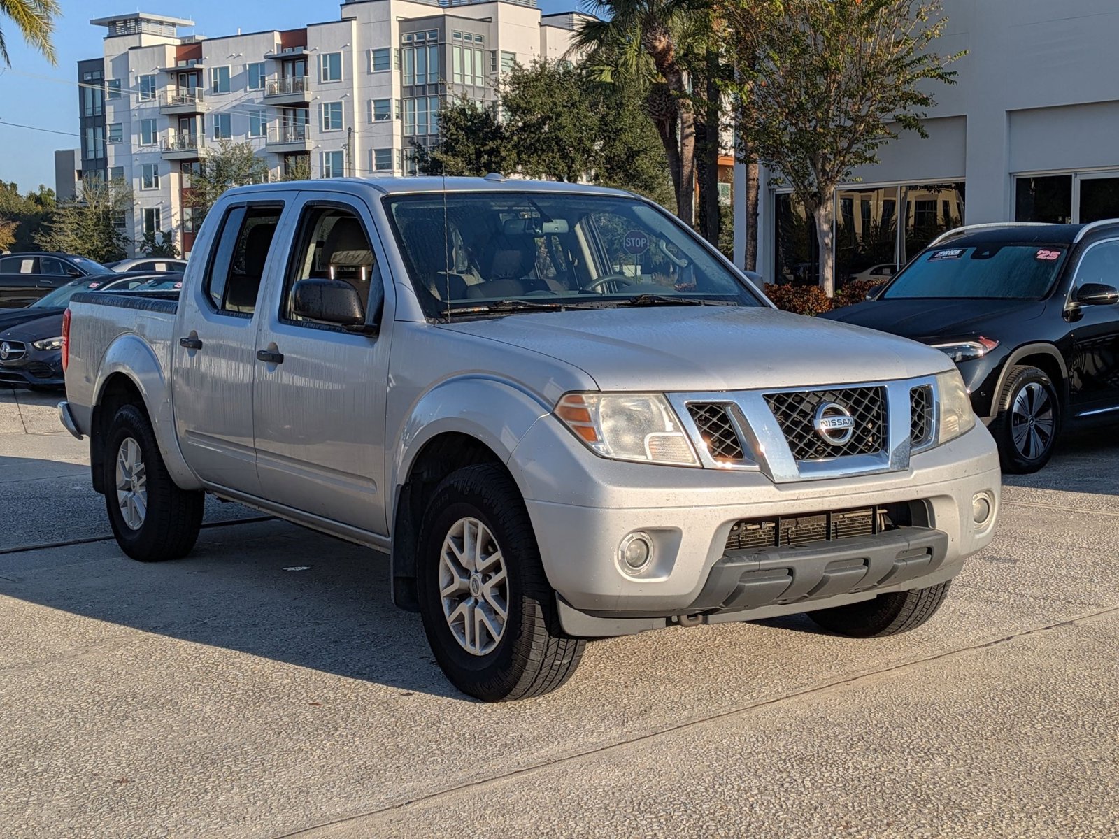 2015 Nissan Frontier Crew Cab SV photo 3