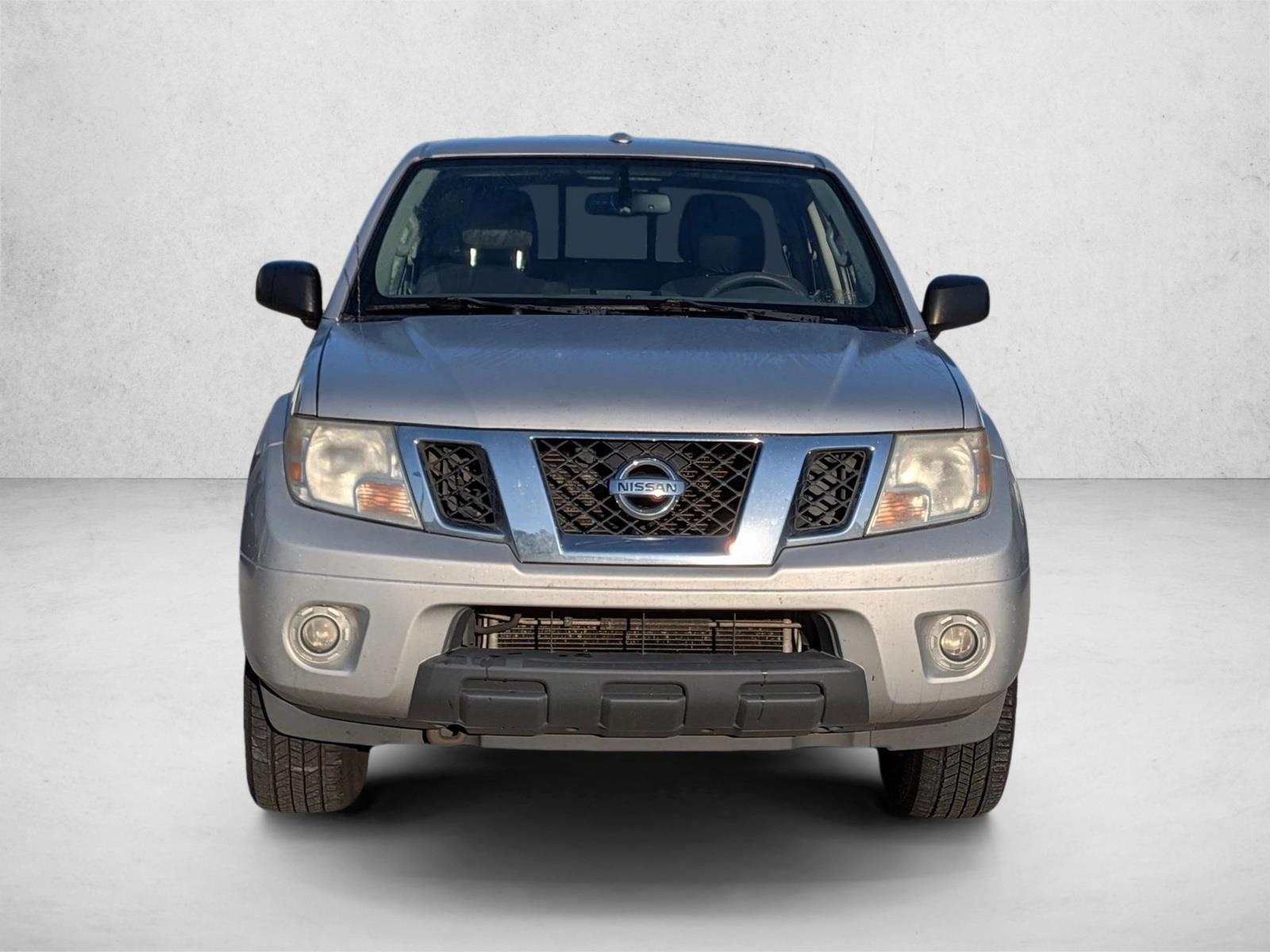 2015 Nissan Frontier Crew Cab SV photo 2