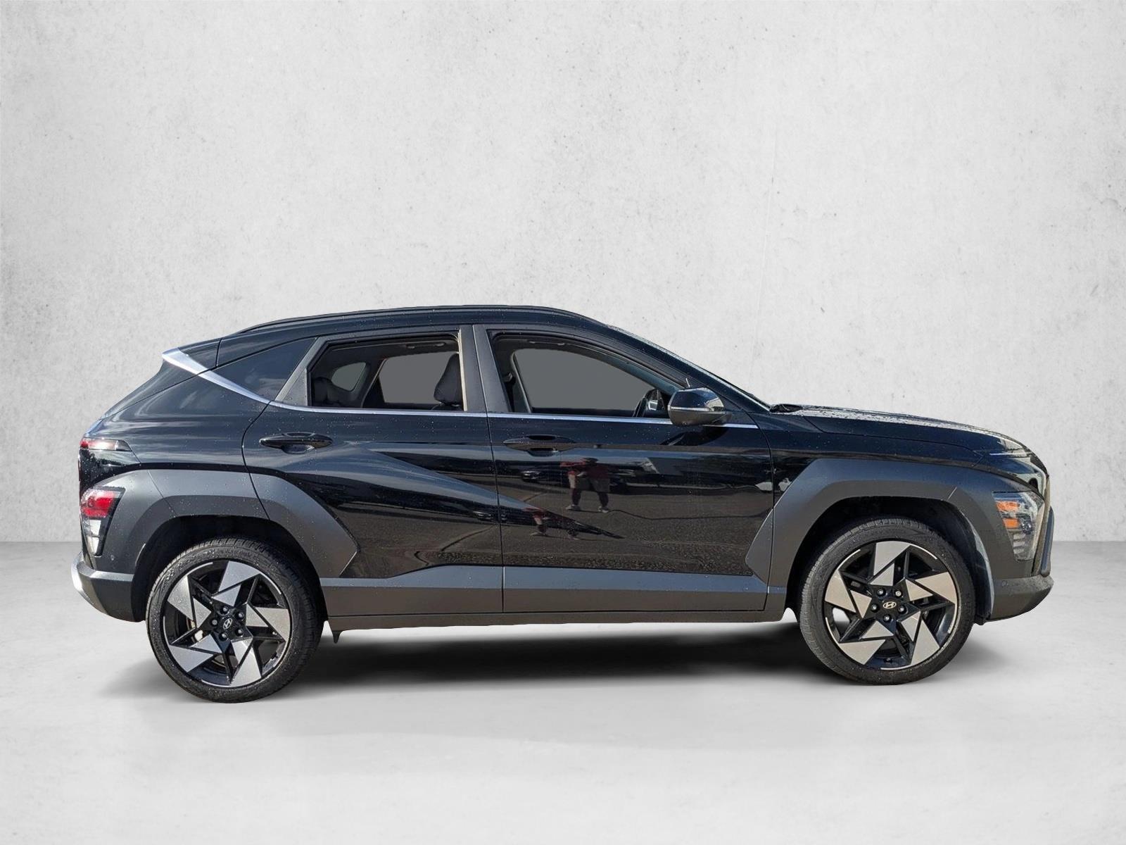 2024 Hyundai Kona Limited photo 4