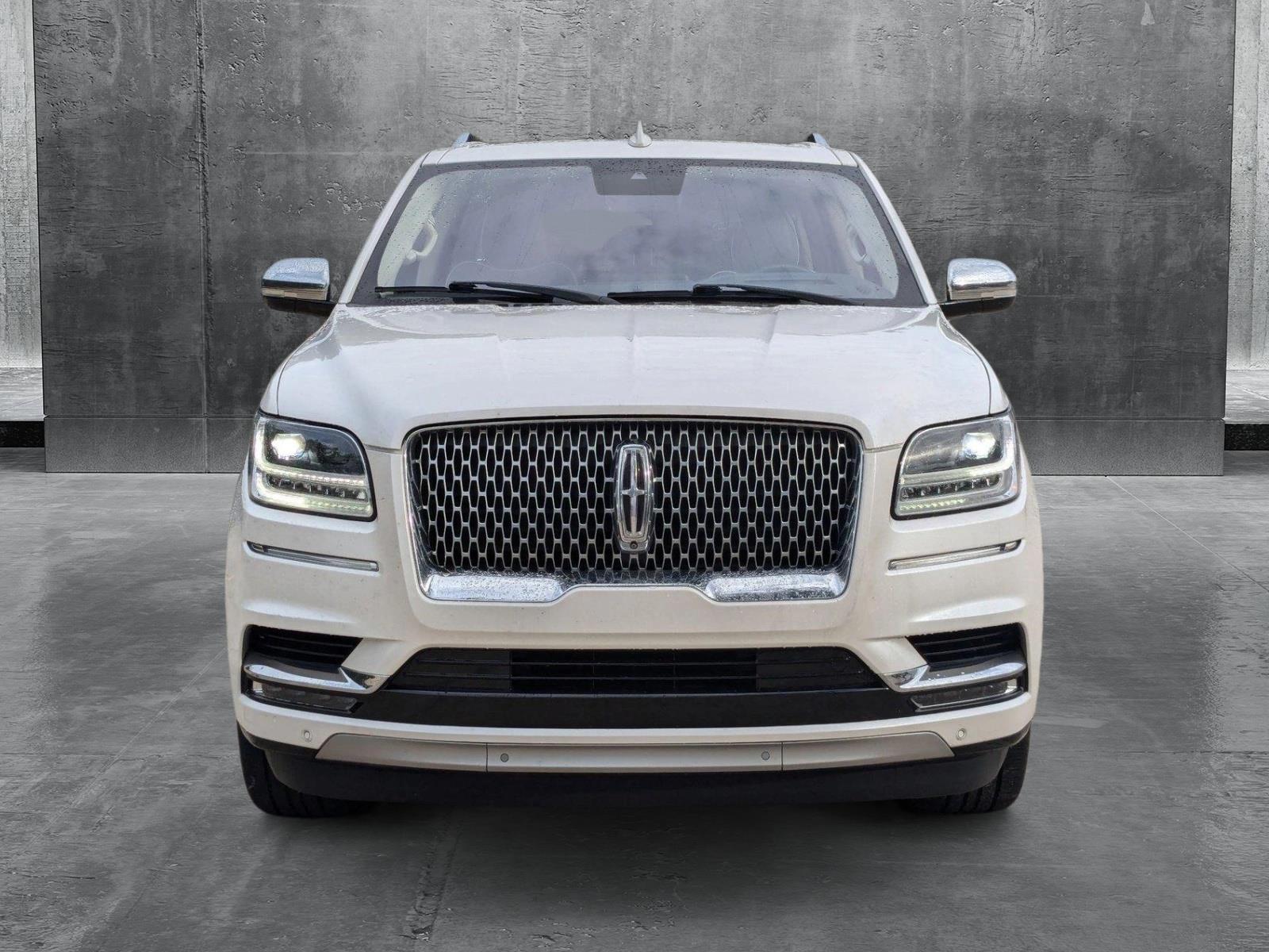 2019 Lincoln Navigator Black Label photo 2