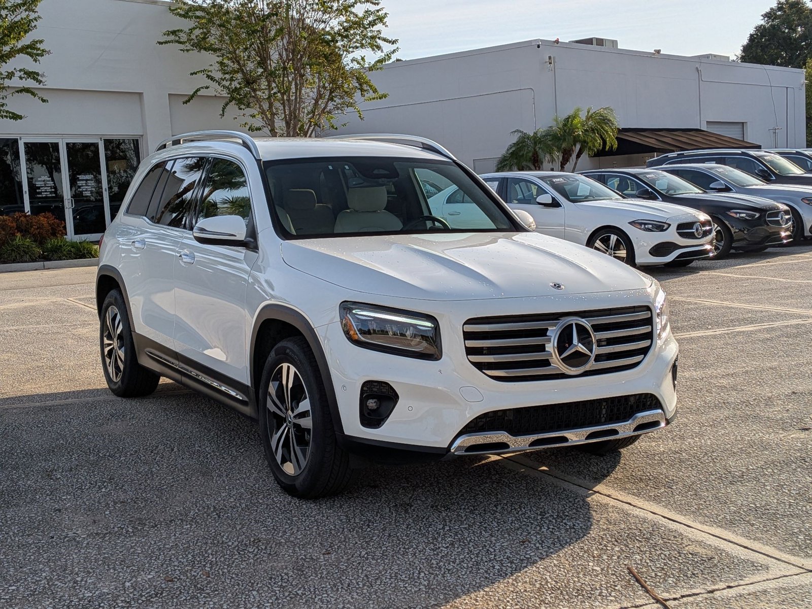 2025 Mercedes Benz GLB 250 photo 2