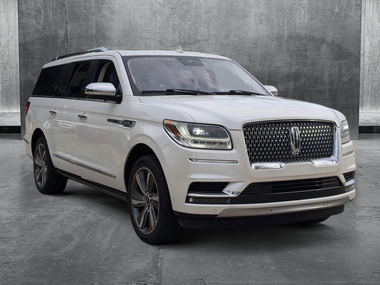 2019 Lincoln Navigator Black Label photo 3