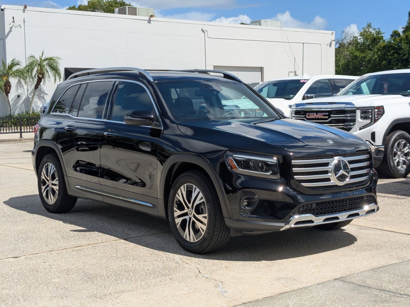 2025 Mercedes Benz GLB 250 photo 2