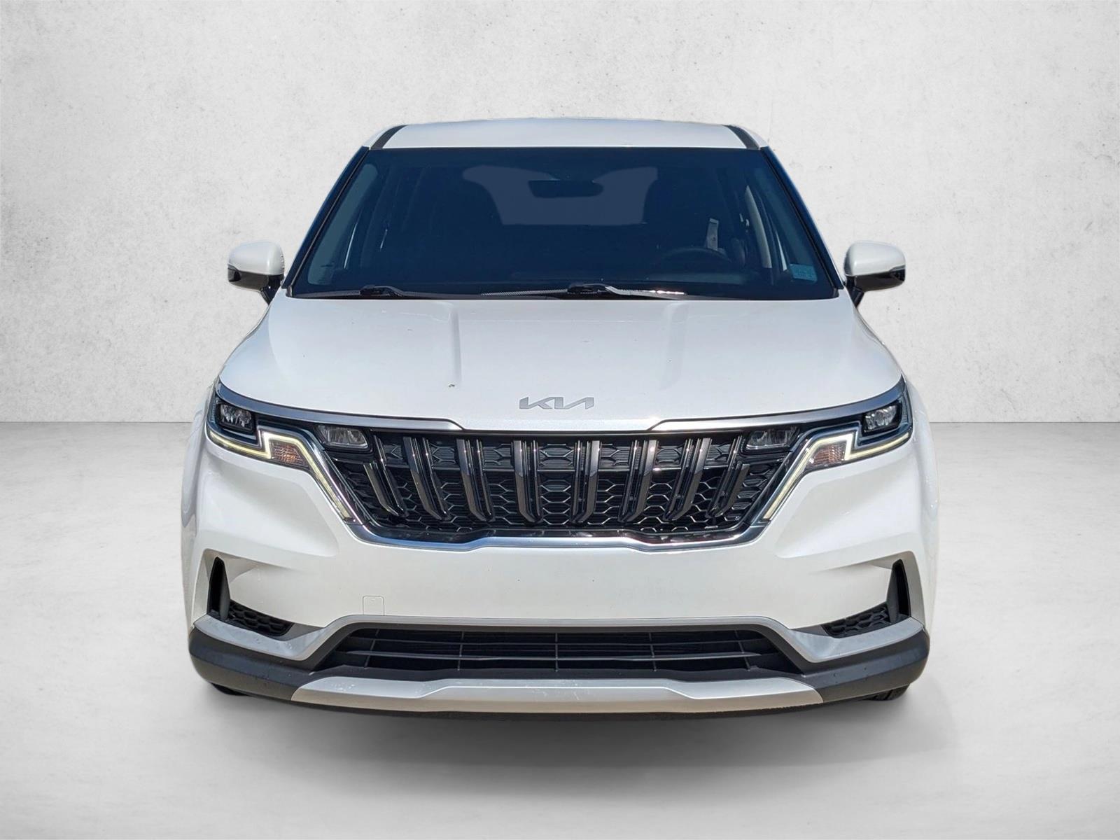 2022 Kia Carnival LX photo 2