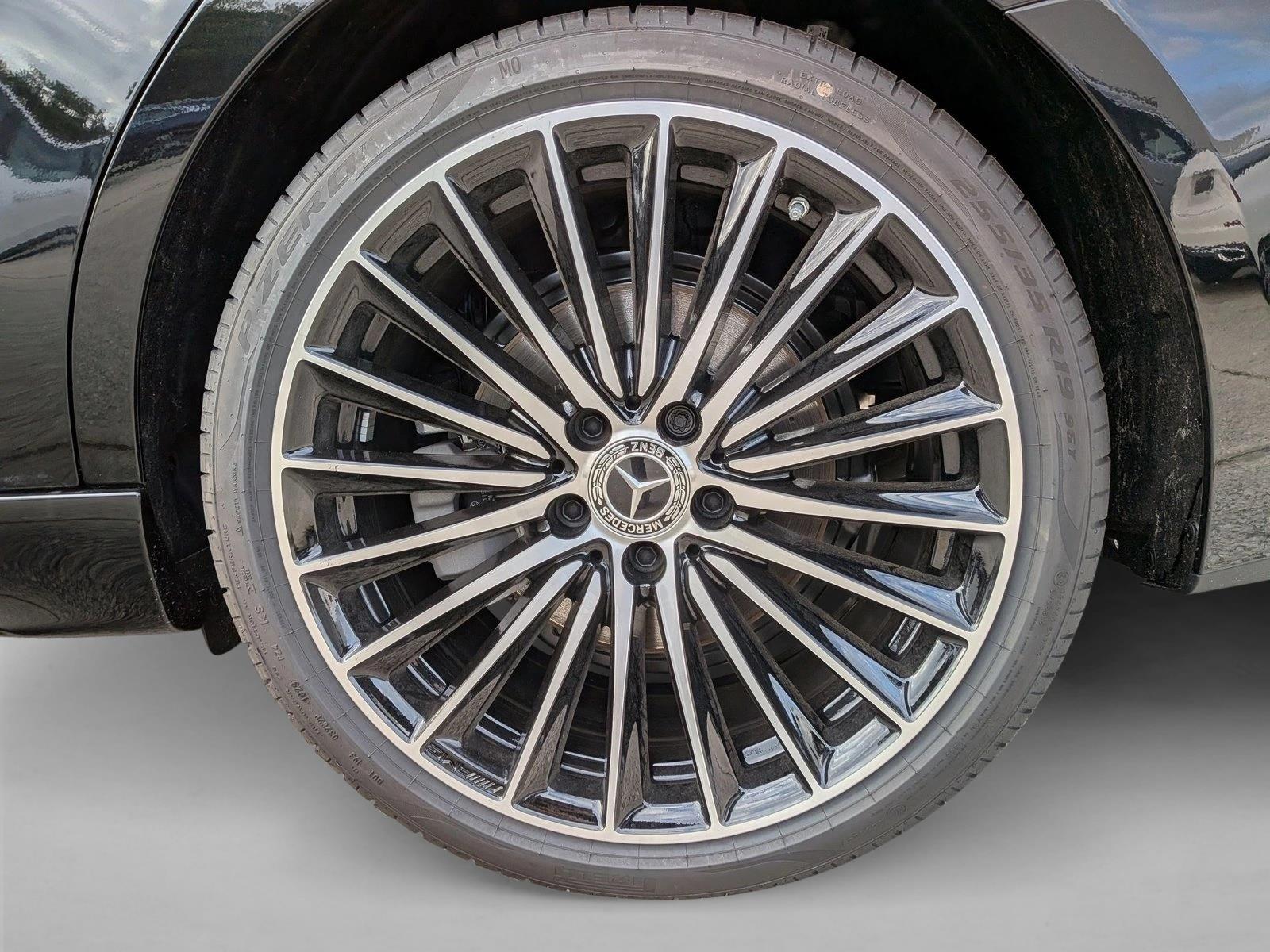 2026 Mercedes-Benz C-Class Sedan C 300 - Photo 15