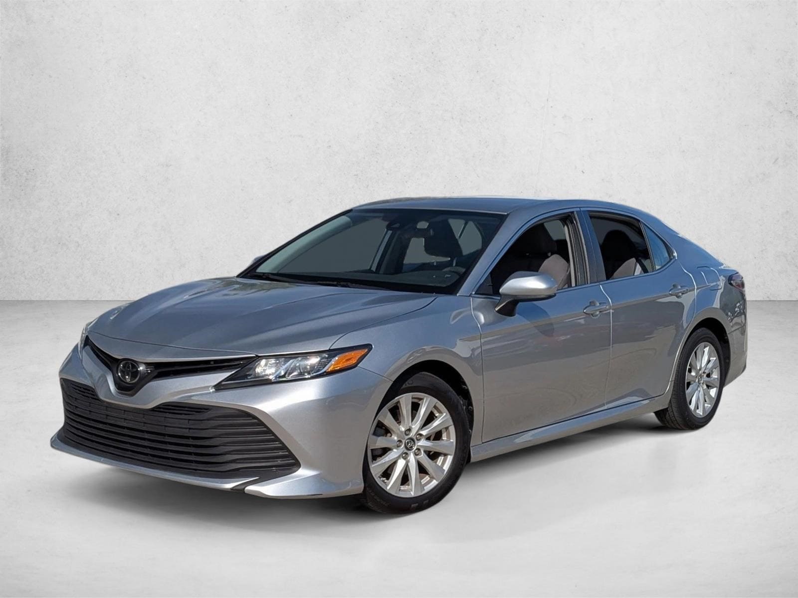 2019 Toyota Camry LE's photo