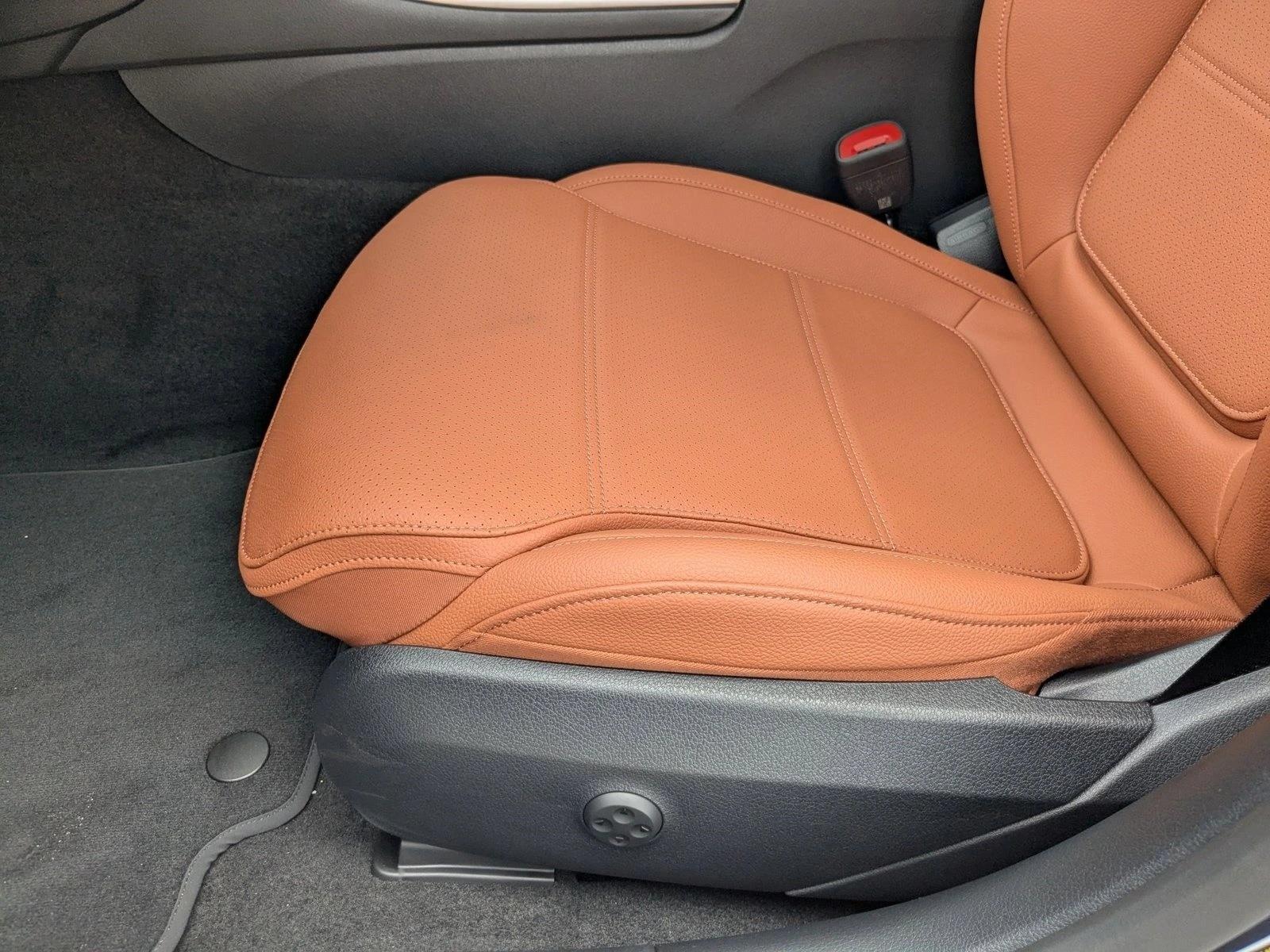 2025 Mercedes Benz C 300 Sedan photo 4