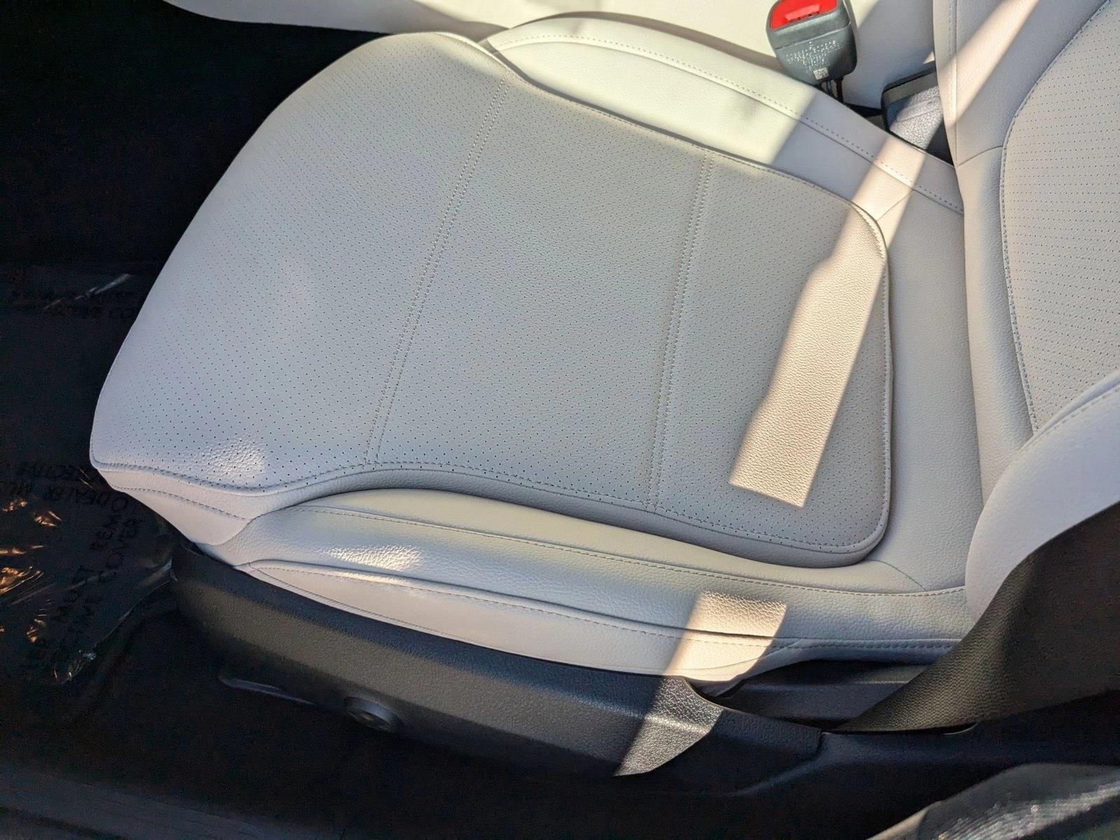 2025 Mercedes Benz C 300 Sedan photo 4