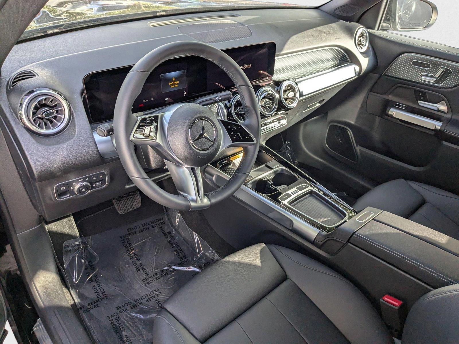 2025 Mercedes Benz GLB 250 photo 2