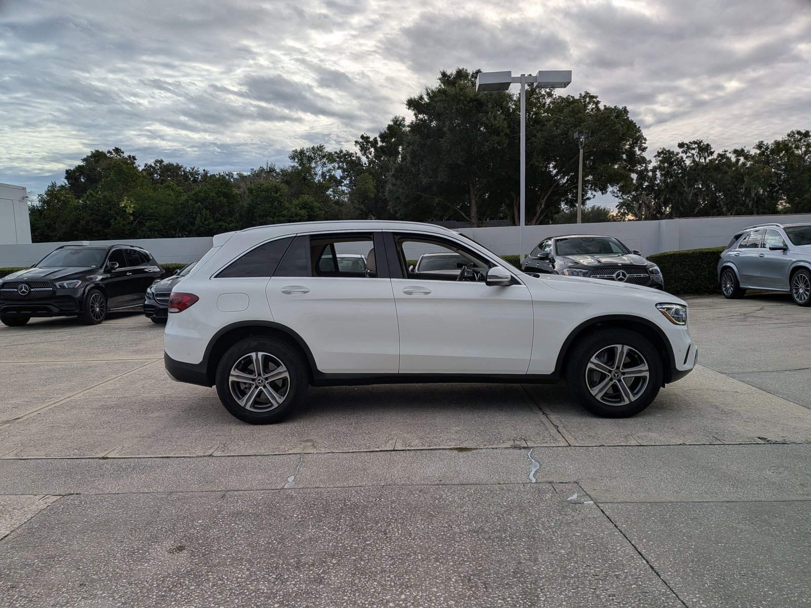 2021 Mercedes Benz GLC 300 photo 4